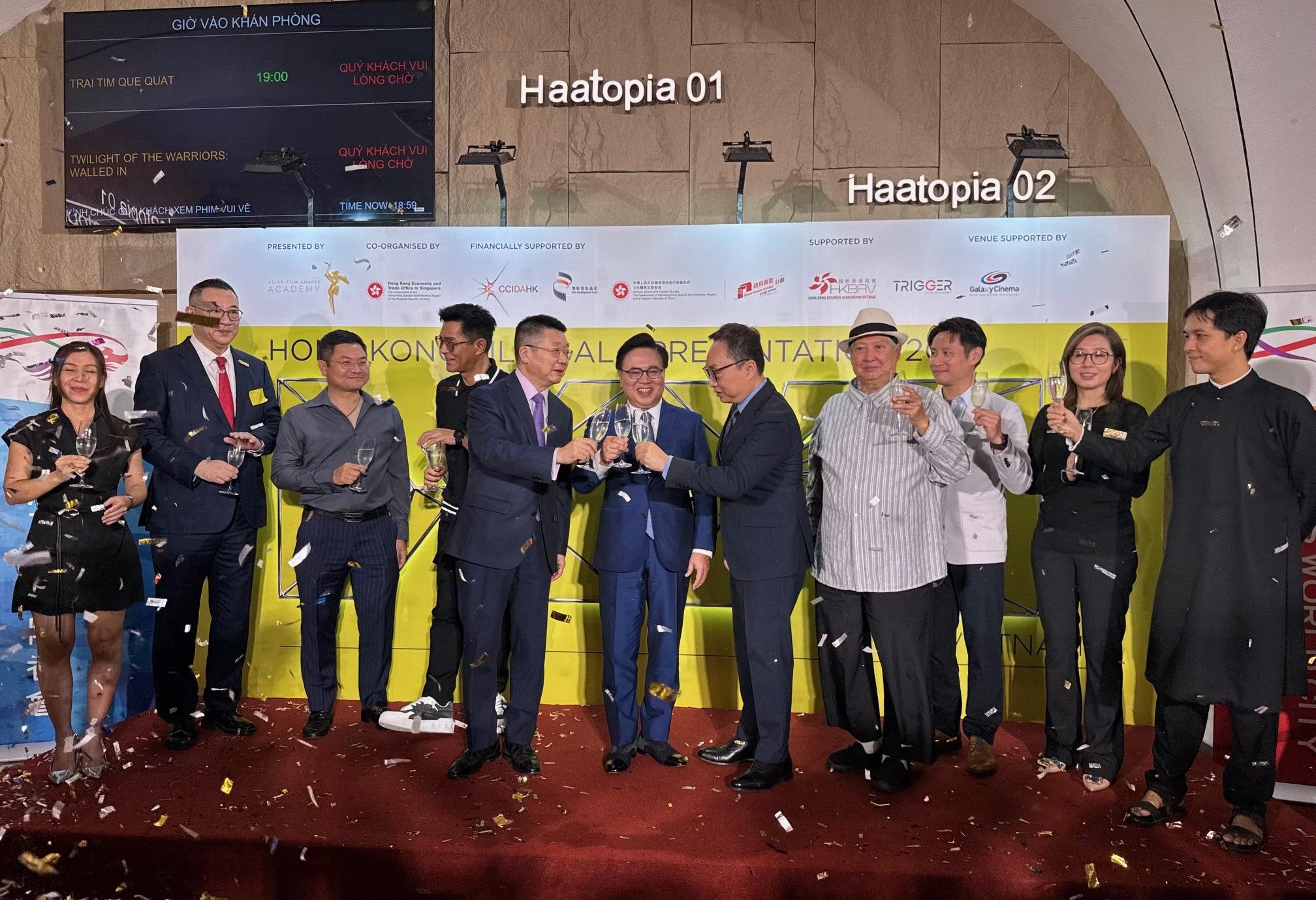 Co-organised by the Hong Kong Economic and Trade Office in Singapore (Singapore ETO) and the Asian Film Awards Academy (AFAA), the Hong Kong Film Gala Presentation - Vietnam (the Gala Presentation) opened today (November 6) in Ho Chi Minh City (HCMC), marking its first edition in Vietnam. The Gala Presentation showcases a curated selection of four recent and acclaimed Hong Kong productions across diverse genres - action, drama and documentary - namely "Twilight of the Warriors: Walled In", "Stuntman", "Four Trails", and "Last Song for You", aiming to promote the vibrancy and creativity of Hong Kong cinema to Vietnamese audiences. Photo shows the Director of the Singapore ETO, Mr Owin Fung (fifth right); the Consul-General of the People's Republic of China in HCMC, Mr Tang Li (fifth left); the Deputy Director-General of the Department of Foreign Affairs in HCMC, Mr Tran Xuan Thuy (third left); the Chairman of the AFAA and the Hong Kong Film Development Council, Dr Wilfred Wong (centre); the Executive Director of the AFAA, Ms Josie Lin (second right); the Chairman of the HKBAV, Mr Michael Chiu (second left), renowned Hong Kong actors Sammo Hung (fourth right) and Louis Koo (fourth left), Director Herbert Leung (third right) of "Stuntman", and other guests in a group picture.