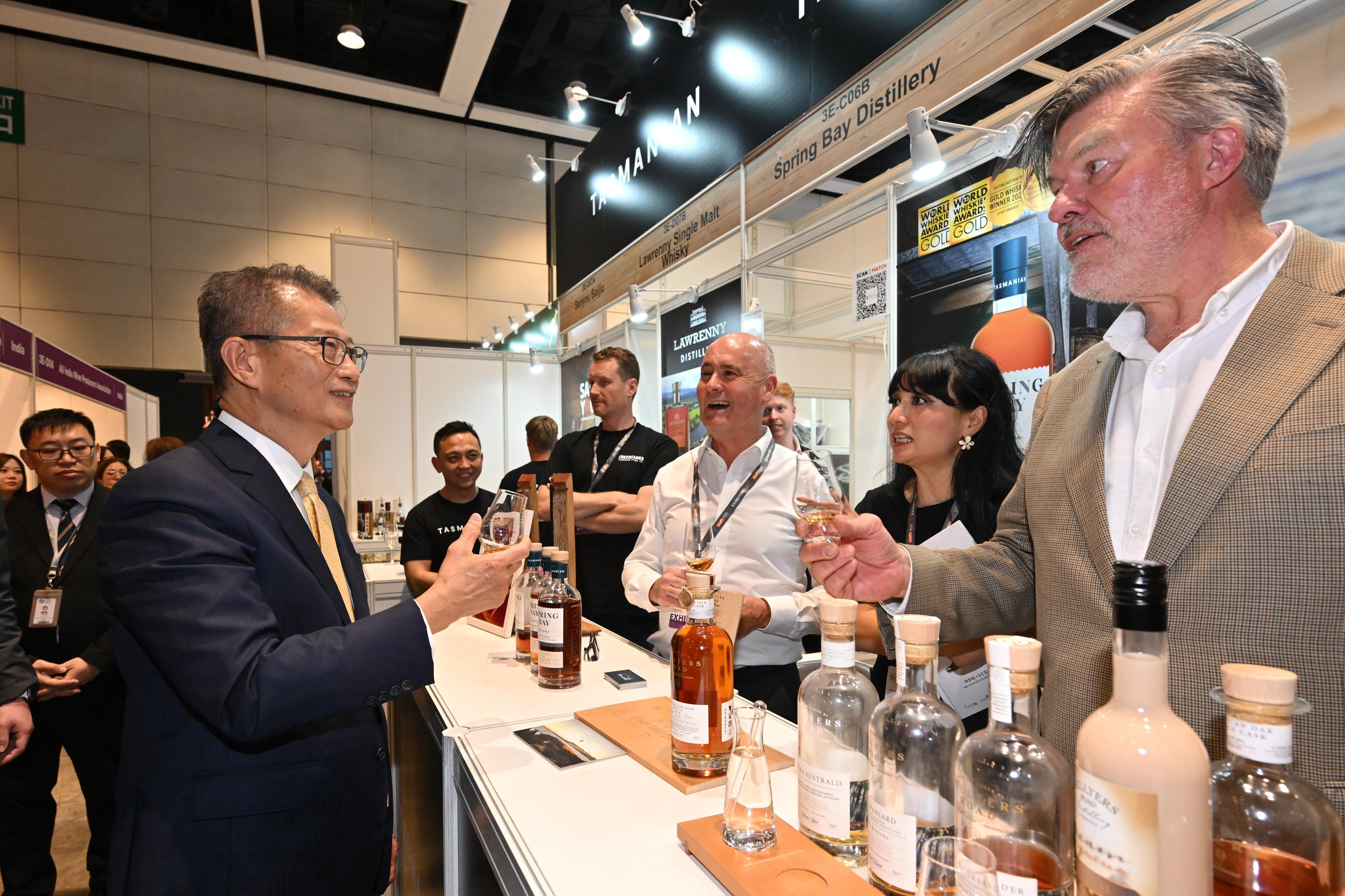 The Financial Secretary, Mr Paul Chan, attended the Hong Kong International Wine and Spirits Fair 2025 today (November 6). Photo shows Mr Chan (first left) visiting an exhibition booth.