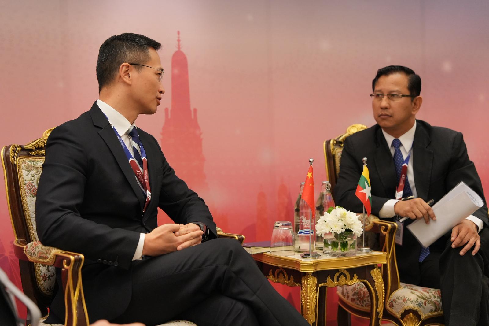 The Hong Kong Police Force (HKPF) attended the 43rd ASEAN Chiefs of Police Conference for the first time in Bangkok, Thailand, from November 3 to 6, as part of the delegation led by the Ministry of Public Security of the People's Republic of China. Photo shows the Director of Crime and Security, Mr Chan Tung (left) and the Chief of the Myanmar Police Force, Mr Win Zaw Moe (right), at a bilateral meeting.