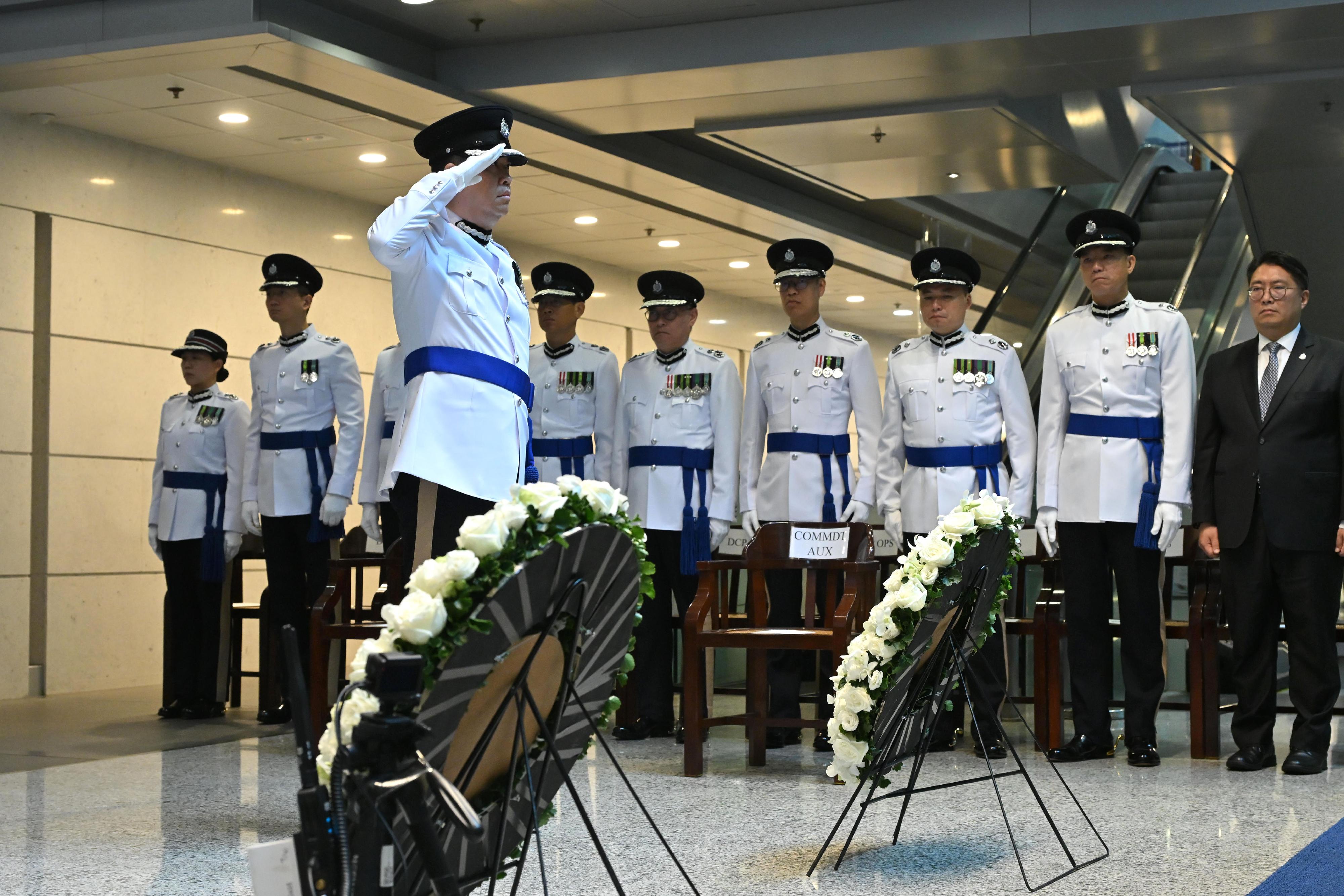 The Hong Kong Police Force held the Force Remembrance Day ceremony at the Police Headquarters this morning (November 7) to pay tribute to members of the Hong Kong Police Force and the Hong Kong Auxiliary Police Force who sacrificed their lives in the line of duty. The Commandant of the Hong Kong Auxiliary Police Force, Mr Leung Sai-kwong, pays tribute in front of the Force Memorial Wall on which the names of the fallen are inscribed.