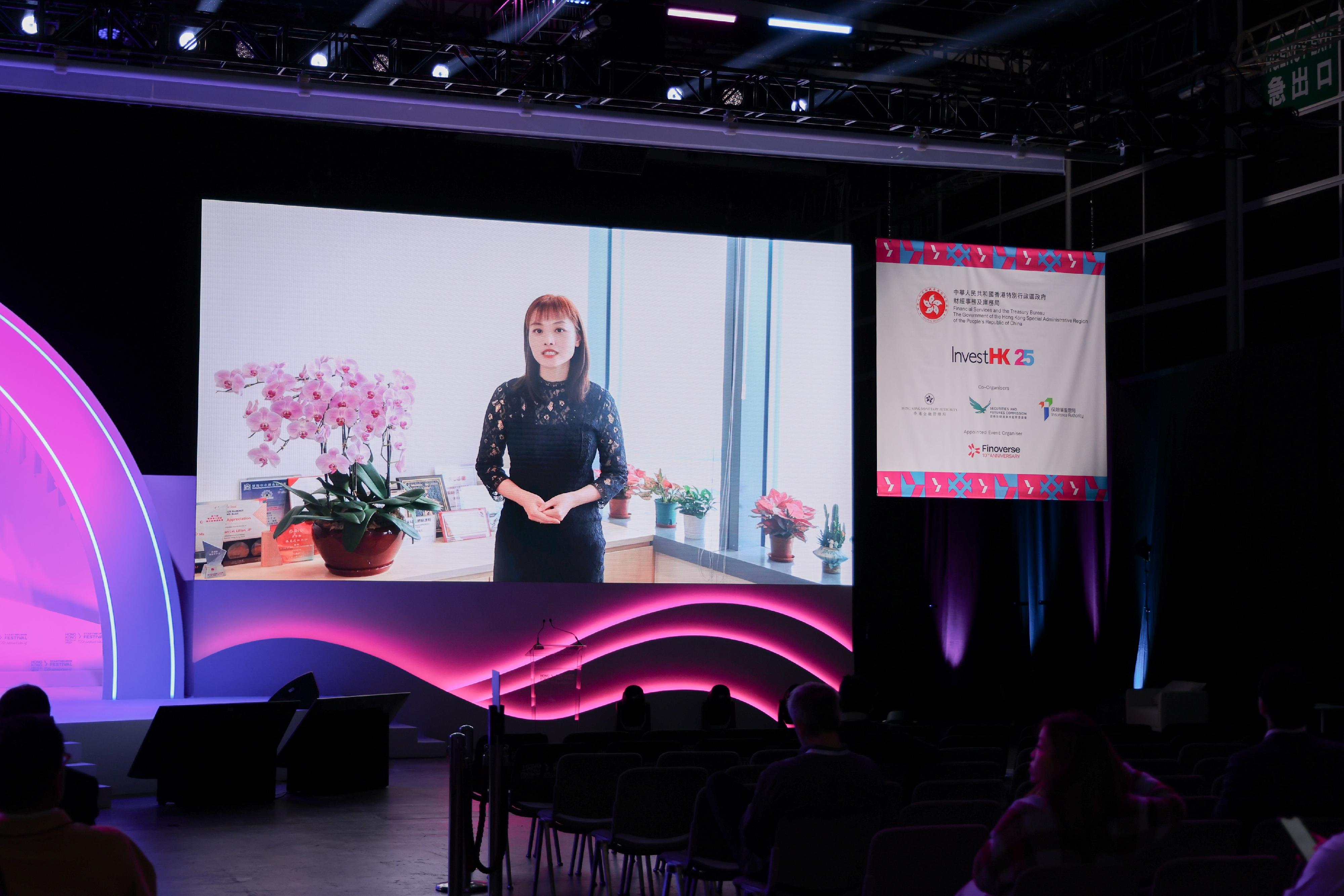 The Hong Kong FinTech Week x StartmeupHK Festival (HKFW x SMUF) 2025 concluded today (November 7). Photo shows the Under Secretary for Innovation, Technology and Industry, Ms Lillian Cheong, delivering a video keynote address at the HKFW x SMUF 2025 on November 4.