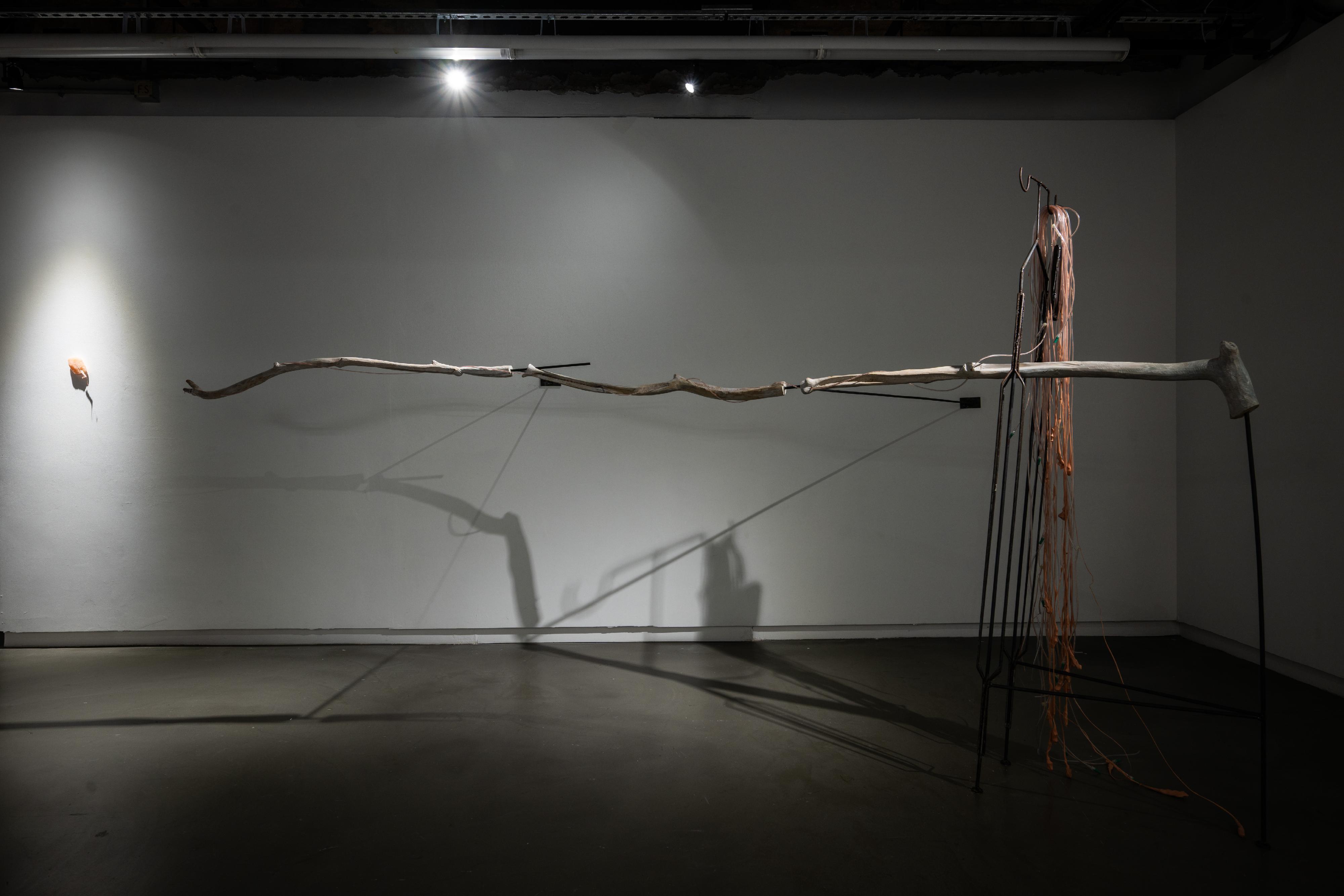 The Hong Kong Visual Arts Centre is staging the "Art Specialist Course 2024-25 Graduation Exhibition" from today (November 7) to November 28. Photo shows "Sculpture, Body and Space" Course graduate Calis Leung's artwork "Perception of Wholeness".