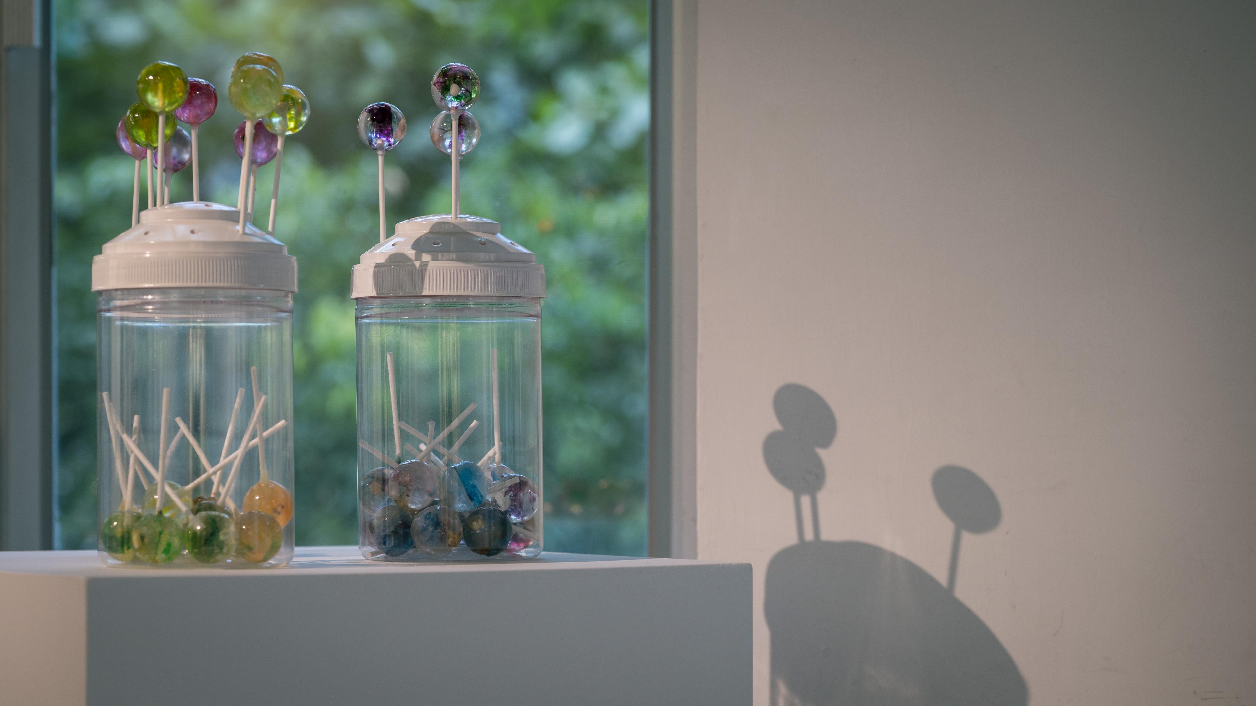 The Hong Kong Visual Arts Centre is staging the "Art Specialist Course 2024-25 Graduation Exhibition" from today (November 7) to November 28. Photo shows "Sculpture, Body and Space" Course graduate Makkie Tang's artwork "Happy Time".