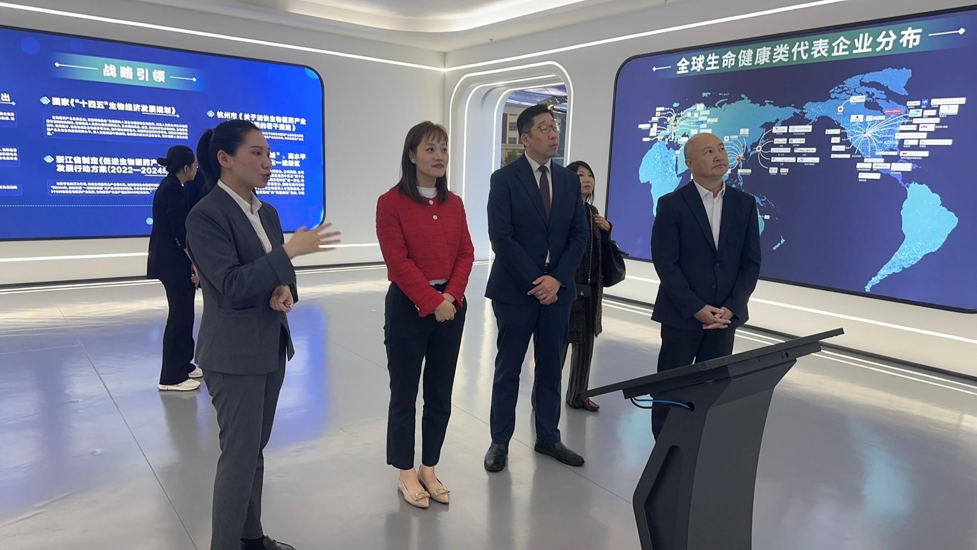 The Under Secretary for Innovation, Technology and Industry, Ms Lillian Cheong, and the Deputy Commissioner (Digital Infrastructure), Mr Daniel Cheung, visited the Hangzhou Biopharma Town on November 6 to learn about the research and development layout, product pipeline and industrialisation planning in biopharmaceutics, medical devices, biomedical engineering and medical big data. Photo shows Ms Cheong (second left) and Mr Cheung (second right) receiving a briefing from a representative of the Hangzhou Biopharma Town. 