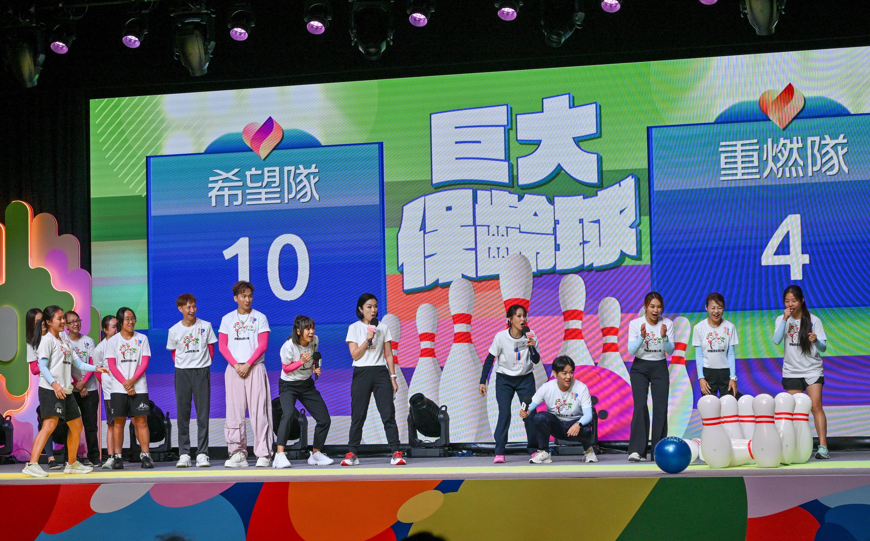 An event to promote Organ Donation Day 2025 was held today (November 8). Photo shows organ transplant recipients teaming up with event hosts, university students and artists to compete in a bowling match, allowing the public to understand how organ donations have transformed recipients' lives.