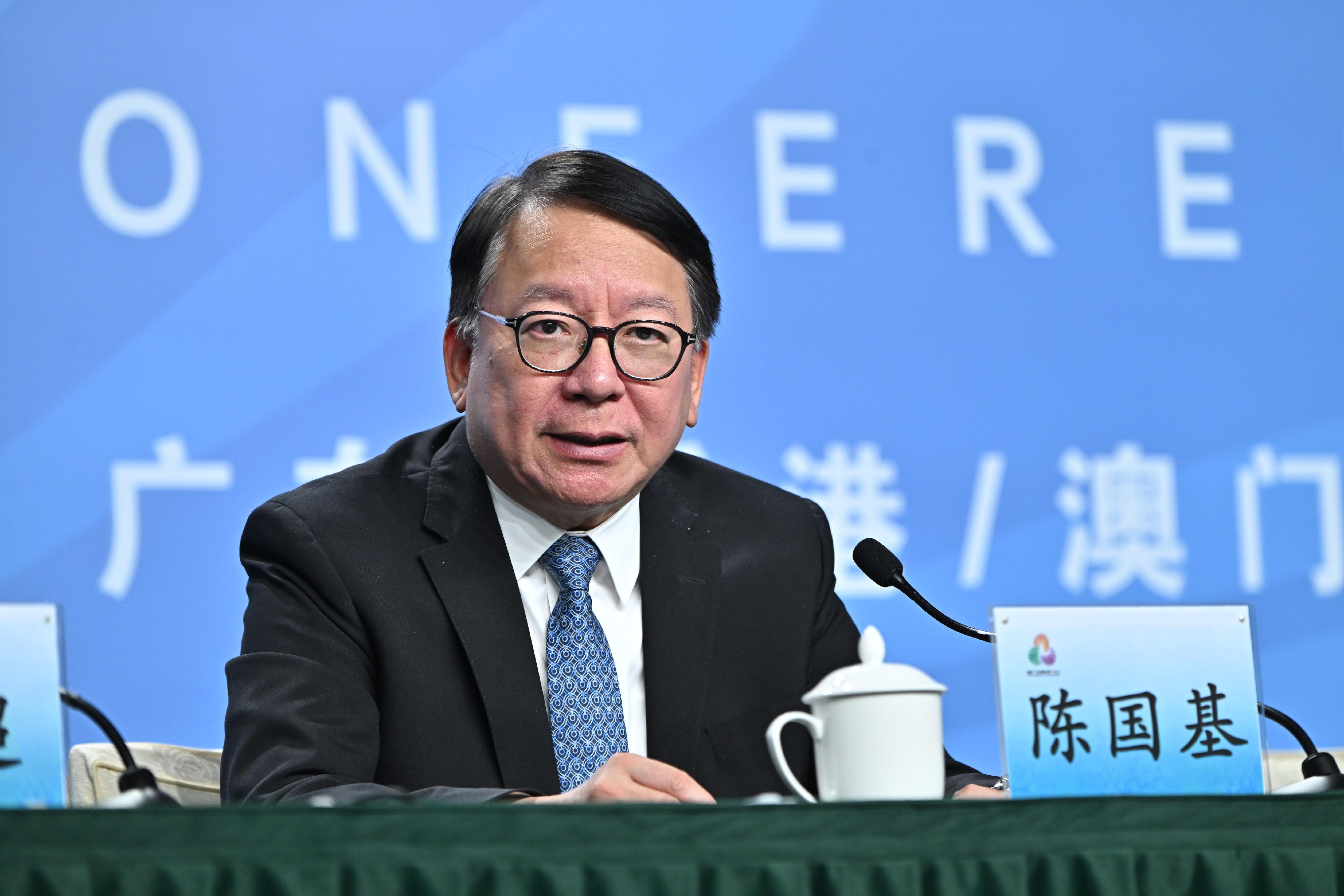 第十五屆全國運動會(十五運會)組織委員會副主任、香港特別行政區政府政務司司長陳國基今日(十一月八日)在廣州出席由十五運會組織委員會舉辦,介紹十五運會籌備情況的新聞發布會。圖示陳國基在會上發言。