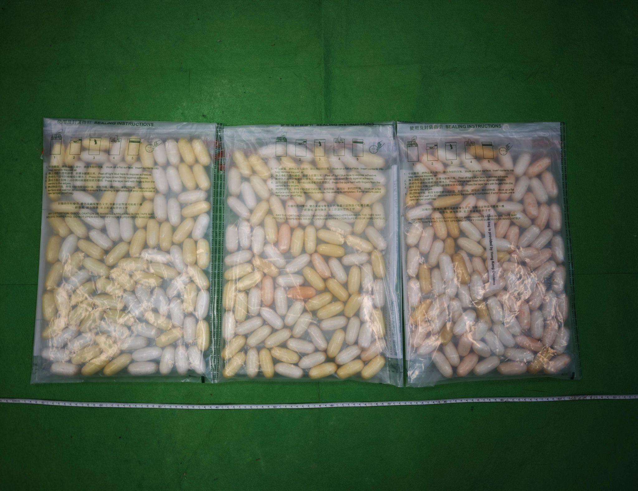 Hong Kong Customs today (November 8) detected a dangerous drug trafficking case involving baggage concealment at Hong Kong International Airport. About 5.8 kilograms of suspected cocaine with an estimated market value of about $3.6 million were seized. Photo shows the suspected cocaine seized.