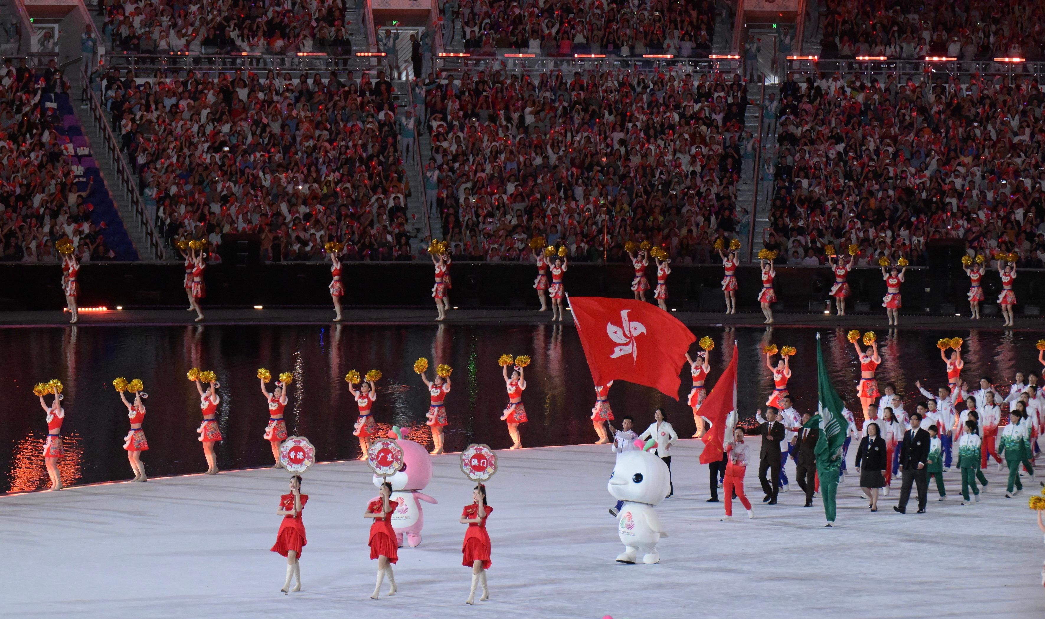 行政長官李家超今日（十一月九日）在廣州出席第十五屆全國運動會開幕式。圖示廣東、香港和澳門代表參與儀式。