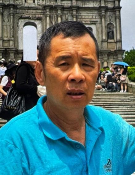 六十五歲男子張潤宜身高約一點七五米,體重約五十五公斤,瘦身材,長面型,黃皮膚及蓄短黑地中海髮型。