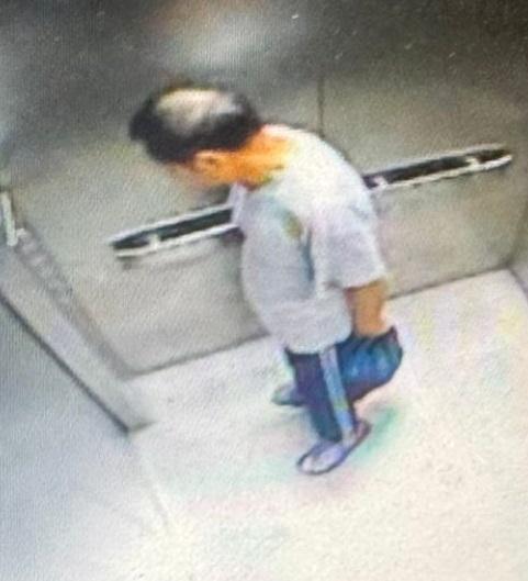 六十五歲男子張潤宜身高約一點七五米,體重約五十五公斤,瘦身材,長面型,黃皮膚及蓄短黑地中海髮型。