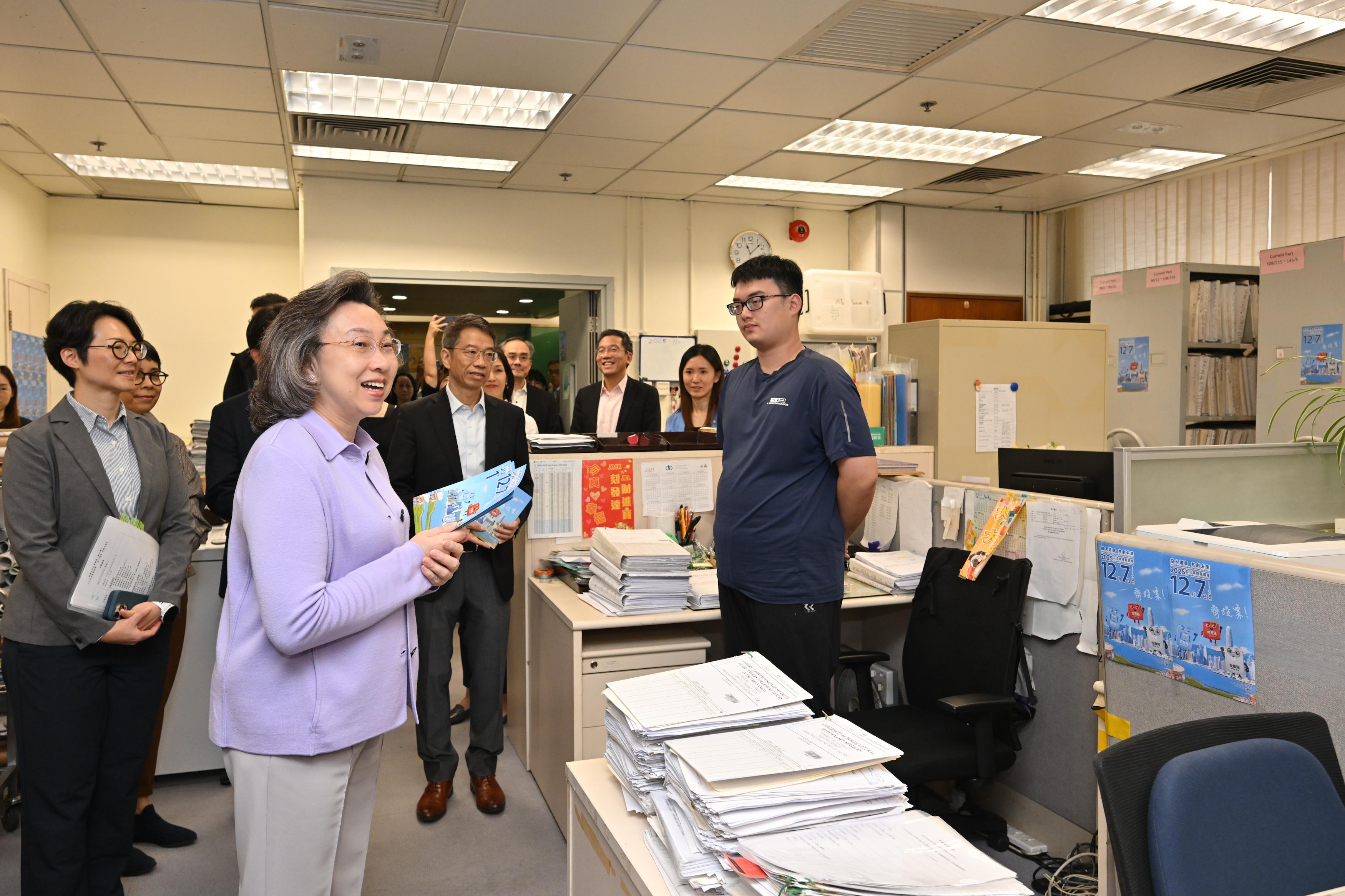 The Secretary for the Civil Service, Mrs Ingrid Yeung, led the directorate of the Civil Service Bureau to the Lockhart Road Municipal Services Building today (November 10) to promote the Legislative Council (LegCo) Election on December 7 to departmental frontline civil servants stationed at district offices and venues, urging them to vote and support the election. Photo shows Mrs Yeung (second left) distributing leaflets to civil servants at the workplace of the Leisure and Cultural Services Department to remind them to vote with their families in the LegCo Election on December 7. Looking on are the Permanent Secretary for the Civil Service, Mr Clement Leung (third left), and Acting Director of Leisure and Cultural Services Miss Winnie Chui (first left).