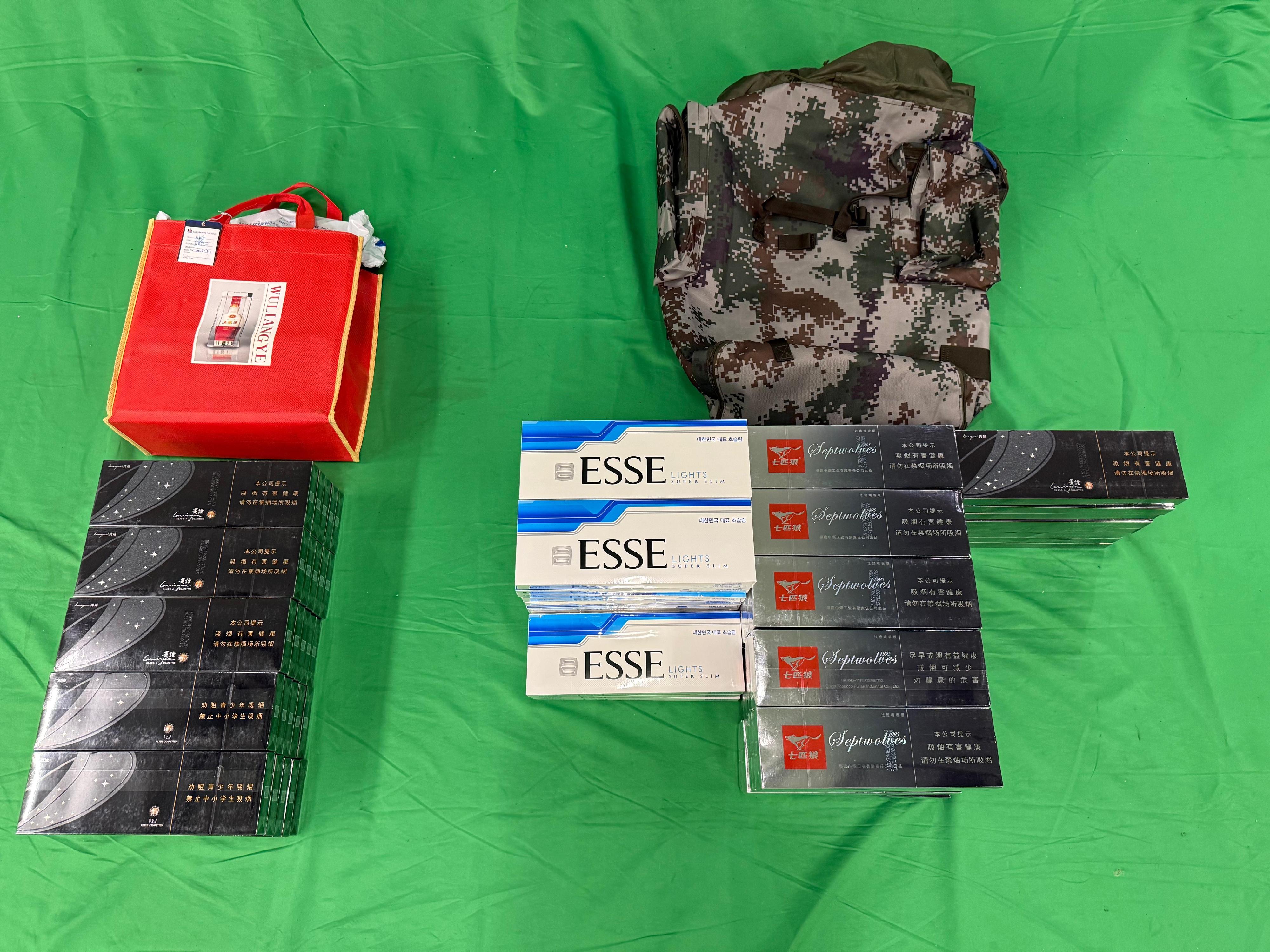 A 36-year-old incoming male passenger was sentenced to 14 weeks' imprisonment with a fine of $2,000 by the West Kowloon Magistrates' Courts today (November 10) for possession of duty-not-paid cigarettes and failing to declare them to Customs officers, in contravention of the Dutiable Commodities Ordinance. Photo shows the duty-not-paid cigarettes seized. 



