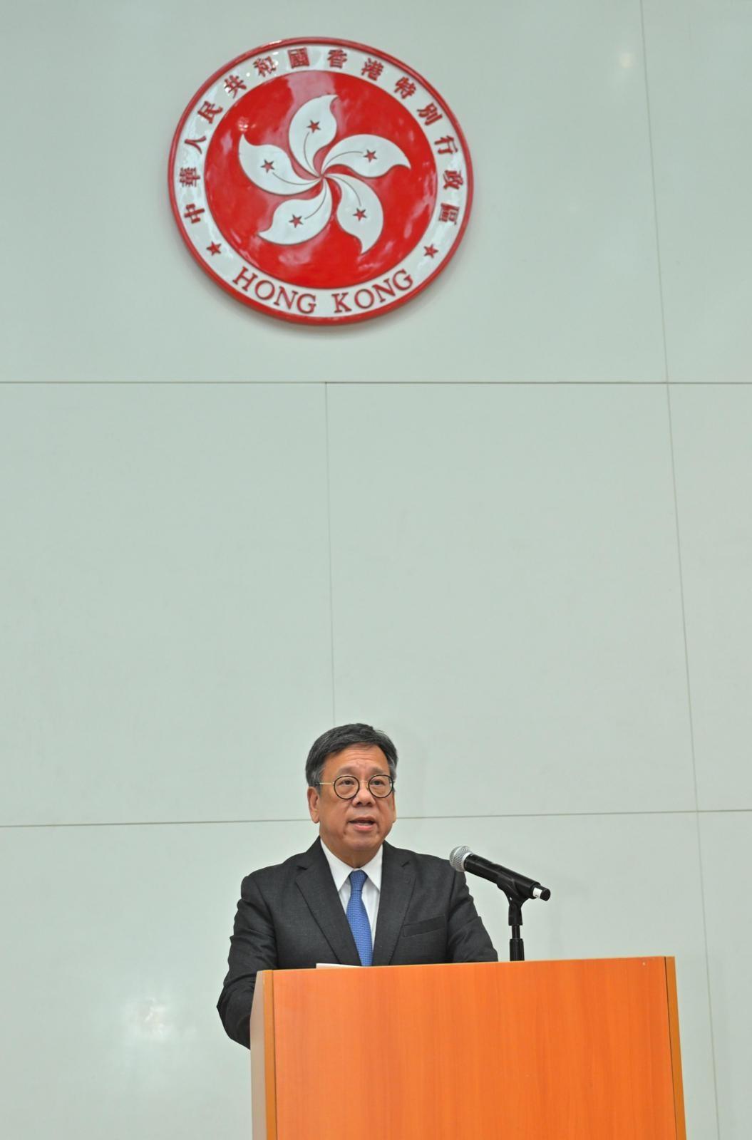 The Secretary for Commerce and Economic Development, Mr Algernon Yau, today (November 11) hosted a cocktail reception for members of the Executive Council, officials from the Liaison Office of the Central People's Government in the Hong Kong Special Administrative Region (HKSAR) and the Office of the Commissioner of the Ministry of Foreign Affairs of the People's Republic of China in the HKSAR, representatives from consuls in Hong Kong, chambers of commerce, major trade associations and the arts and cultural industries, as well as relevant government board and committee members, to update them on the ongoing efforts of the overseas Hong Kong Economic and Trade Offices and the Mainland Offices in promoting Hong Kong's diverse strengths and opportunities. Photo shows Mr Yau speaking at the reception.