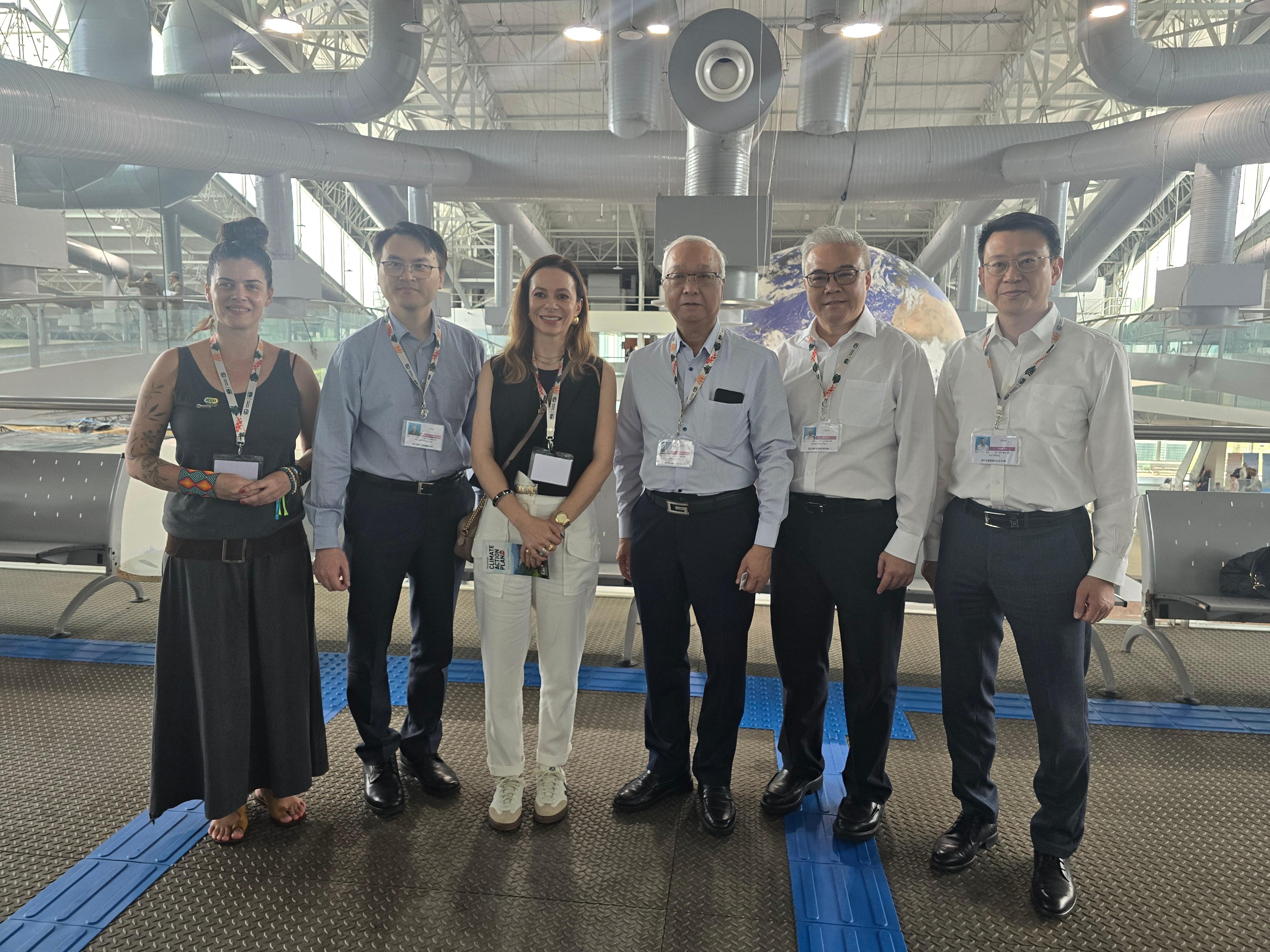 The Secretary for Environment and Ecology, Mr Tse Chin-wan continued to attend the 30th Conference of the Parties to the United Nations Framework Convention on Climate Change in Belém, Brazil, on November 12 (Belém time). Photo shows Mr Tse (third right); the Director of Electrical and Mechanical Services, Mr Poon Kwok-ying (second right); the Commissioner for Climate Change of the Environment and Ecology Bureau, Mr Arthur Lee (second left), and the representatives from Port Alegre, Brazil.