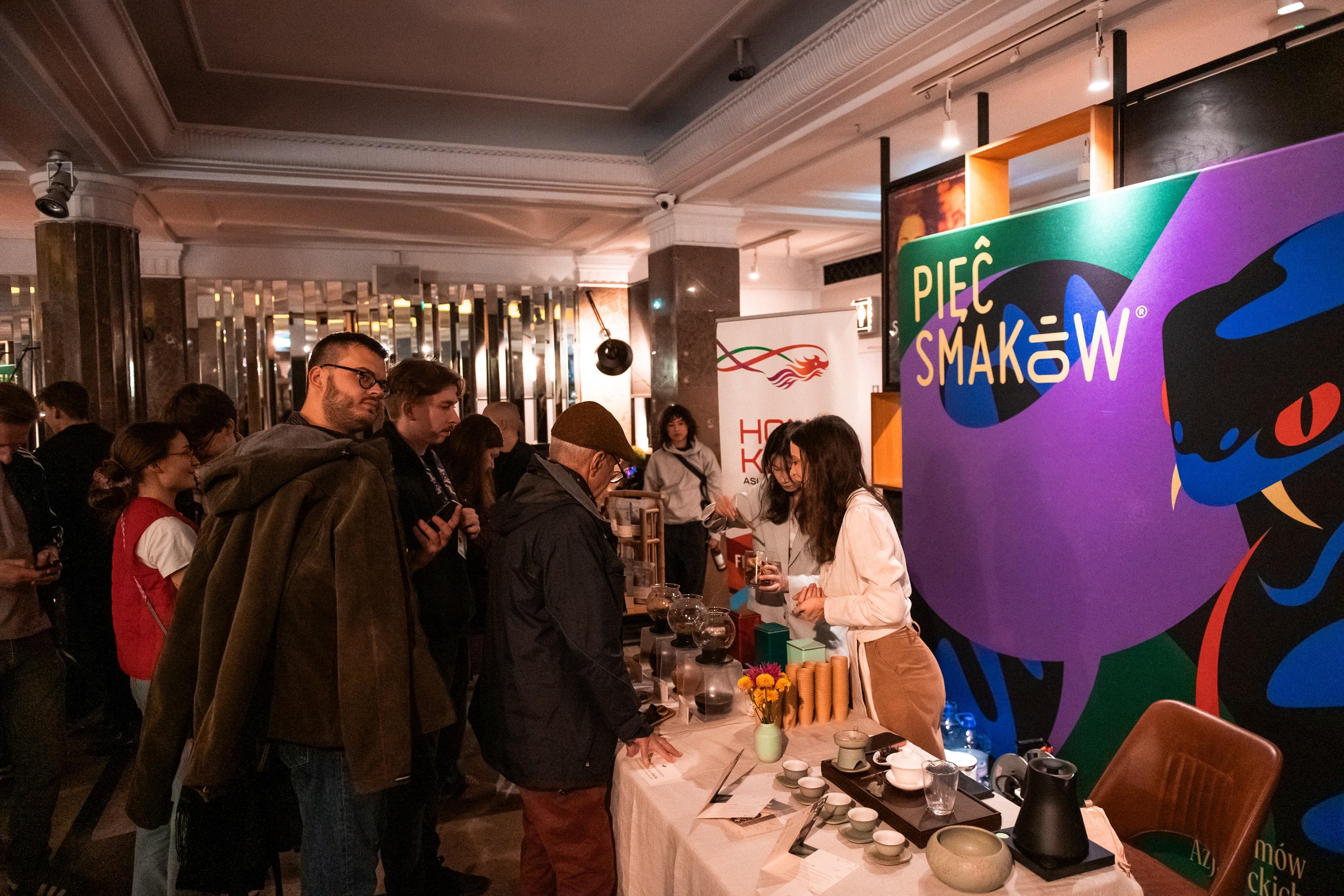 香港駐柏林經濟貿易辦事處(駐柏林經貿辦)支持五味亞洲電影節。圖示駐柏林經貿辦舉辦的酒會和文化活動。