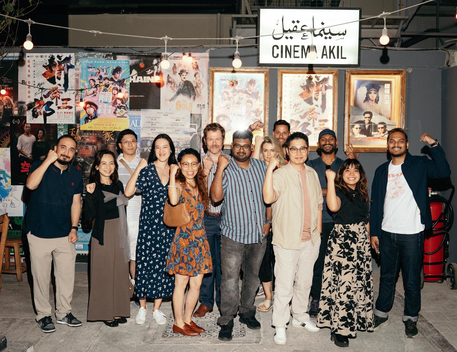 The Hong Kong Film Gala Presentation returned to Dubai, the United Arab Emirates, from November 8 to 12, to showcase a selection of seven new and classic Hong Kong films to local audiences. Photo shows Hong Kong director Chan Tai-lee (front row, third right) taking a group photo with local film enthusiasts after the screening of the film "Fight for Tomorrow".
