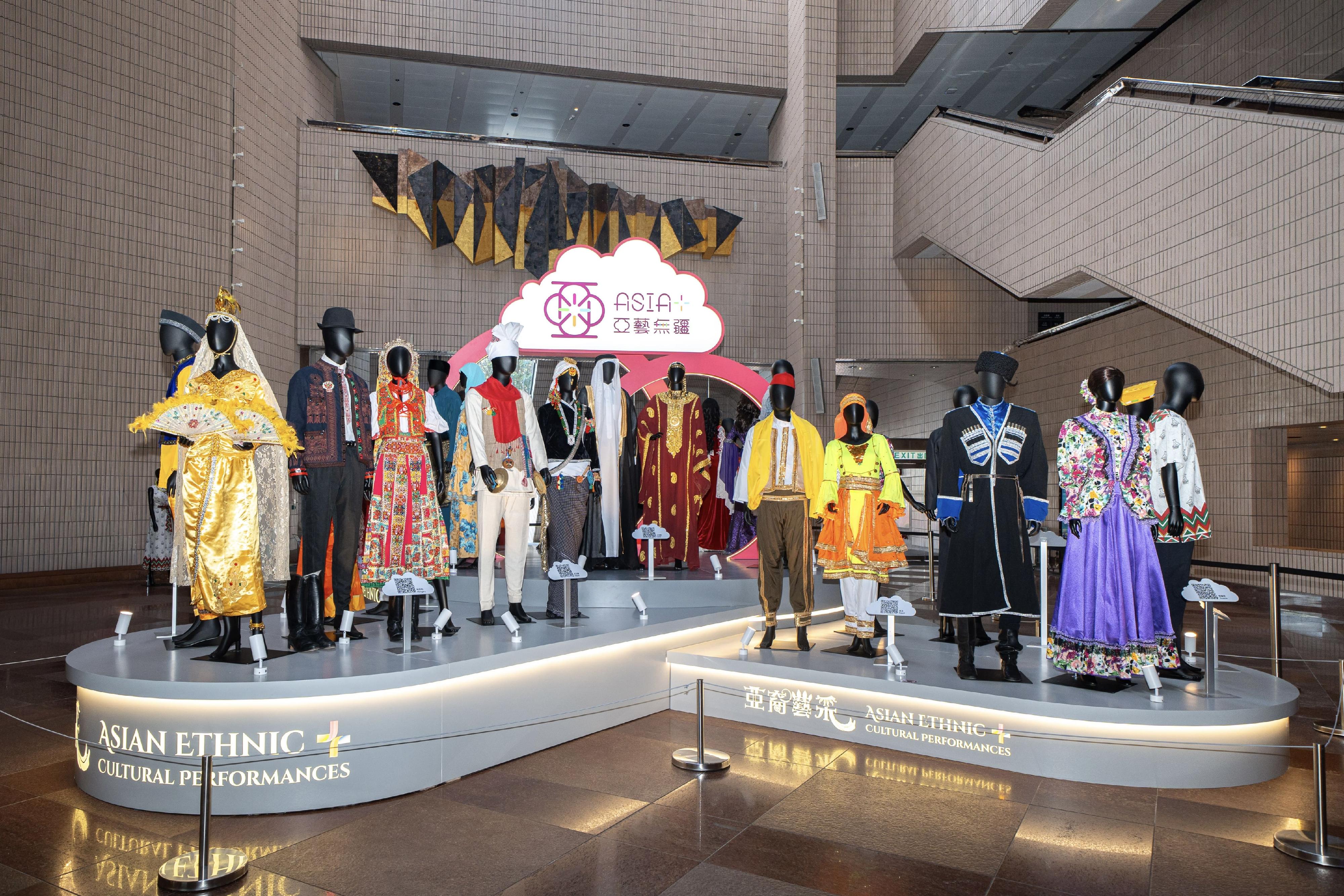 Asian Ethnic Cultural Performances+, under the Asia+ Festival 2025, was held today (November 16) at the Hong Kong Cultural Centre. The related "Vibrant Dance - National Costume Exhibition", is running until November 23 at the Hong Kong Cultural Centre Foyer featuring distinctive traditional attire and dance costumes from various countries and regions.