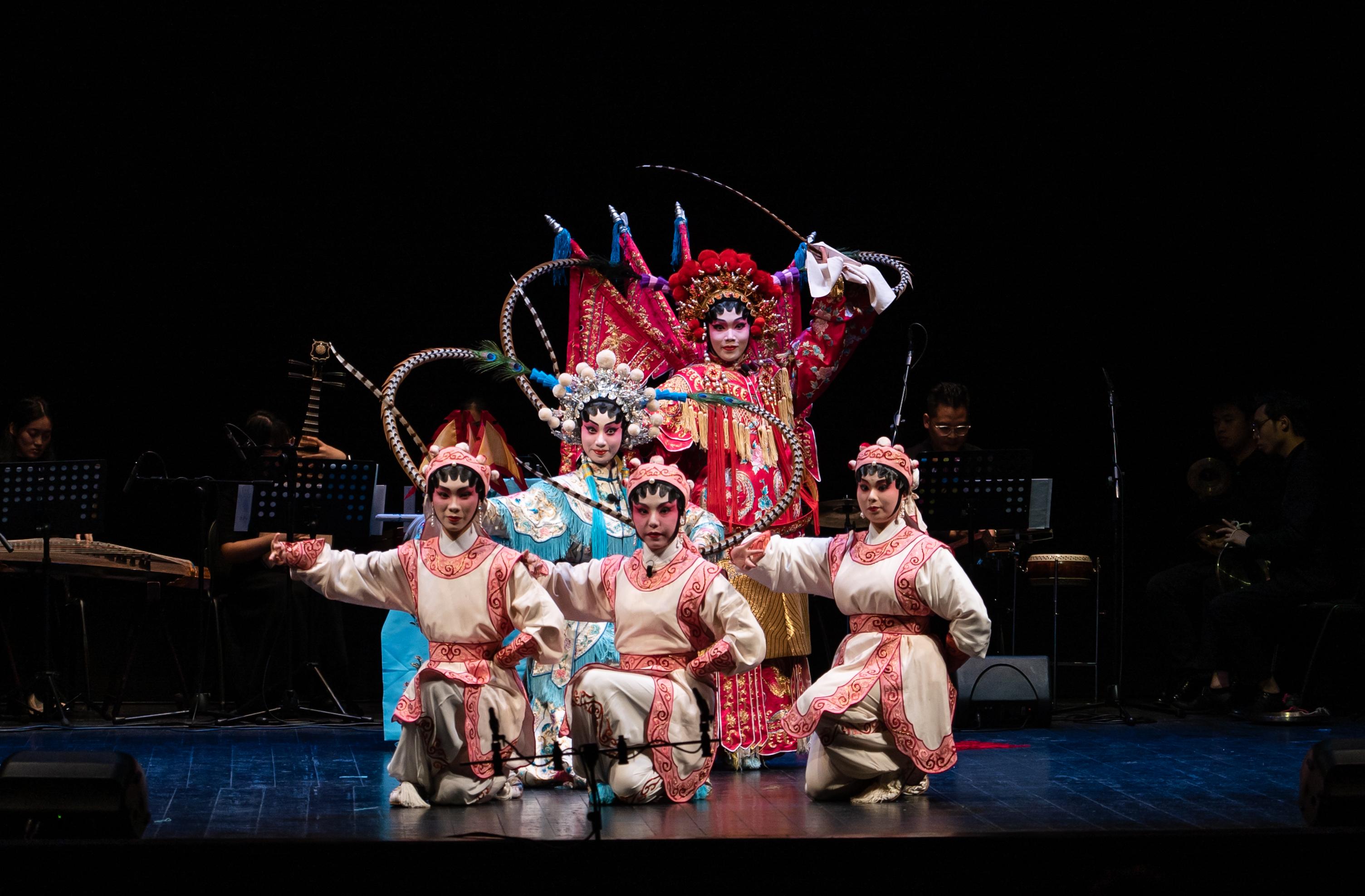 The Hong Kong Academy for Performing Arts (HKAPA)' School of Chinese Opera promotes Cantonese Opera and classical musical instruments during an Italian tour. Photo shows HKAPA performers presenting classical scenes from Cantonese Opera during the finale performance in Siena on November 14 (Siena time).
