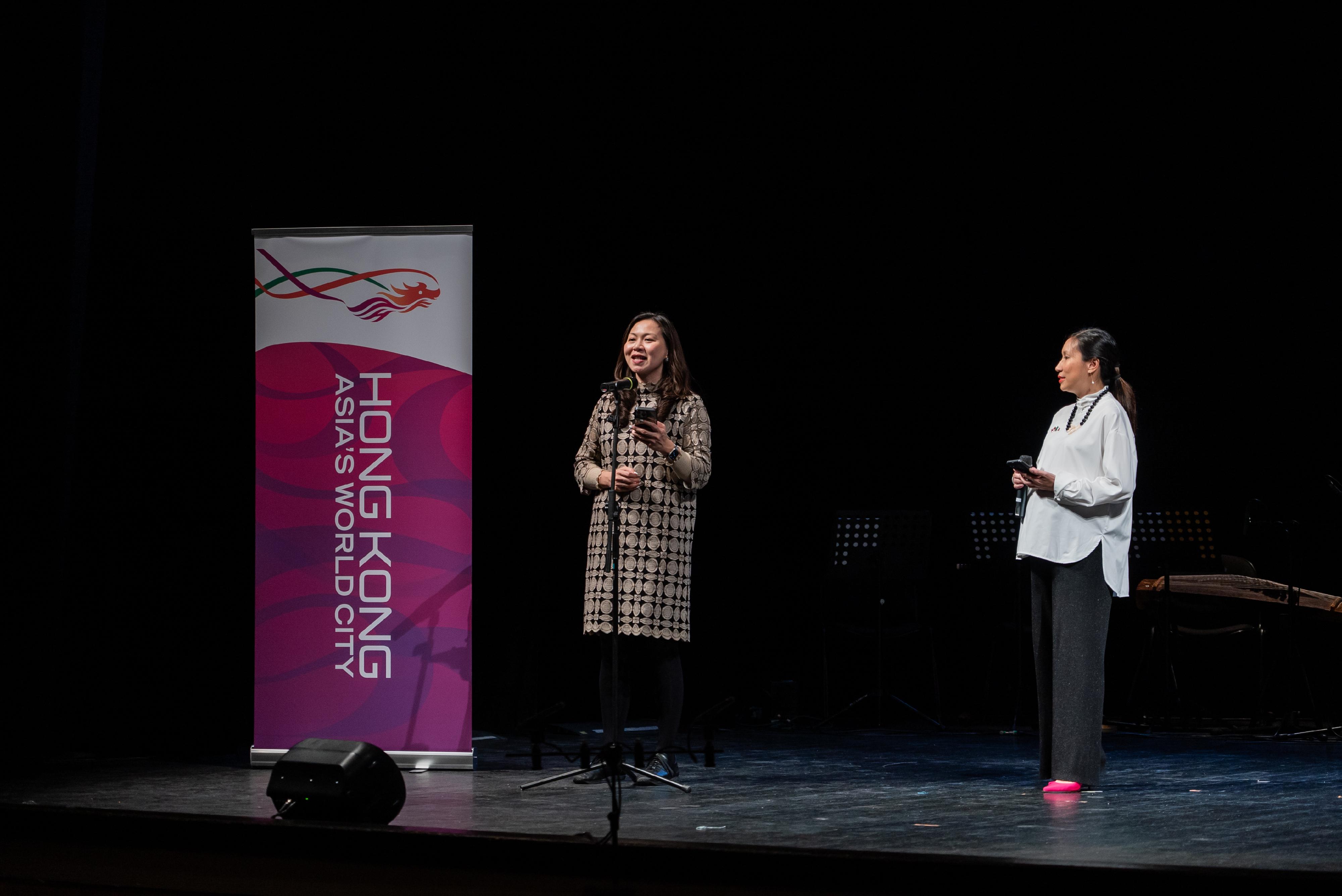 The Hong Kong Academy for Performing Arts (HKAPA)' School of Chinese Opera concluded the Italian tour with great success. Photo shows the Deputy Representative of Brussels HKETO, Miss Fiona Li (left) speaking before the finale performance in Siena on November 14 (Siena time) and the tour coordinator, Miss Heidi Li (right). 
