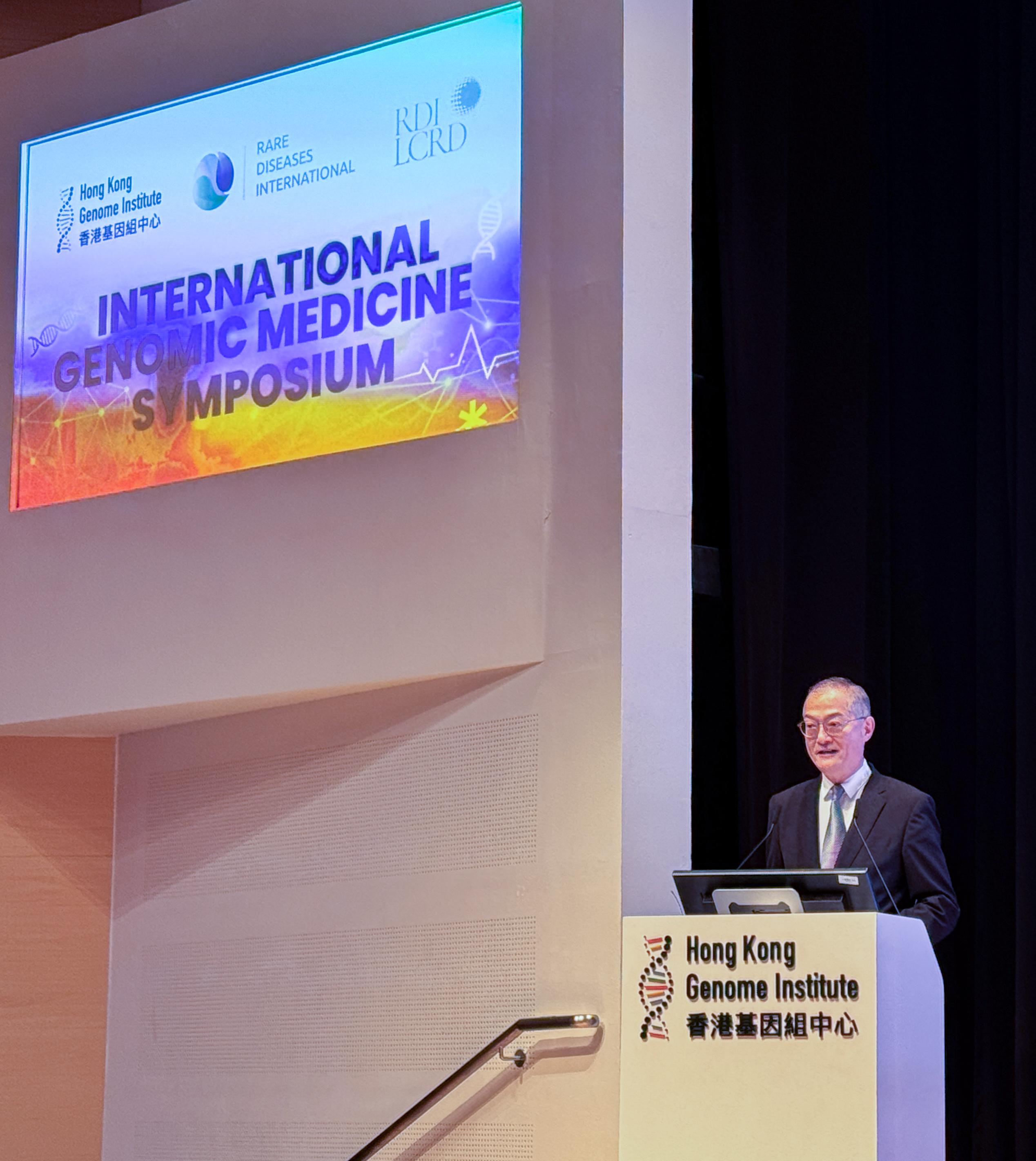 The Secretary for Health, Professor Lo Chung-mau, delivers a speech at the International Genomic Medicine Symposium today (November 17).