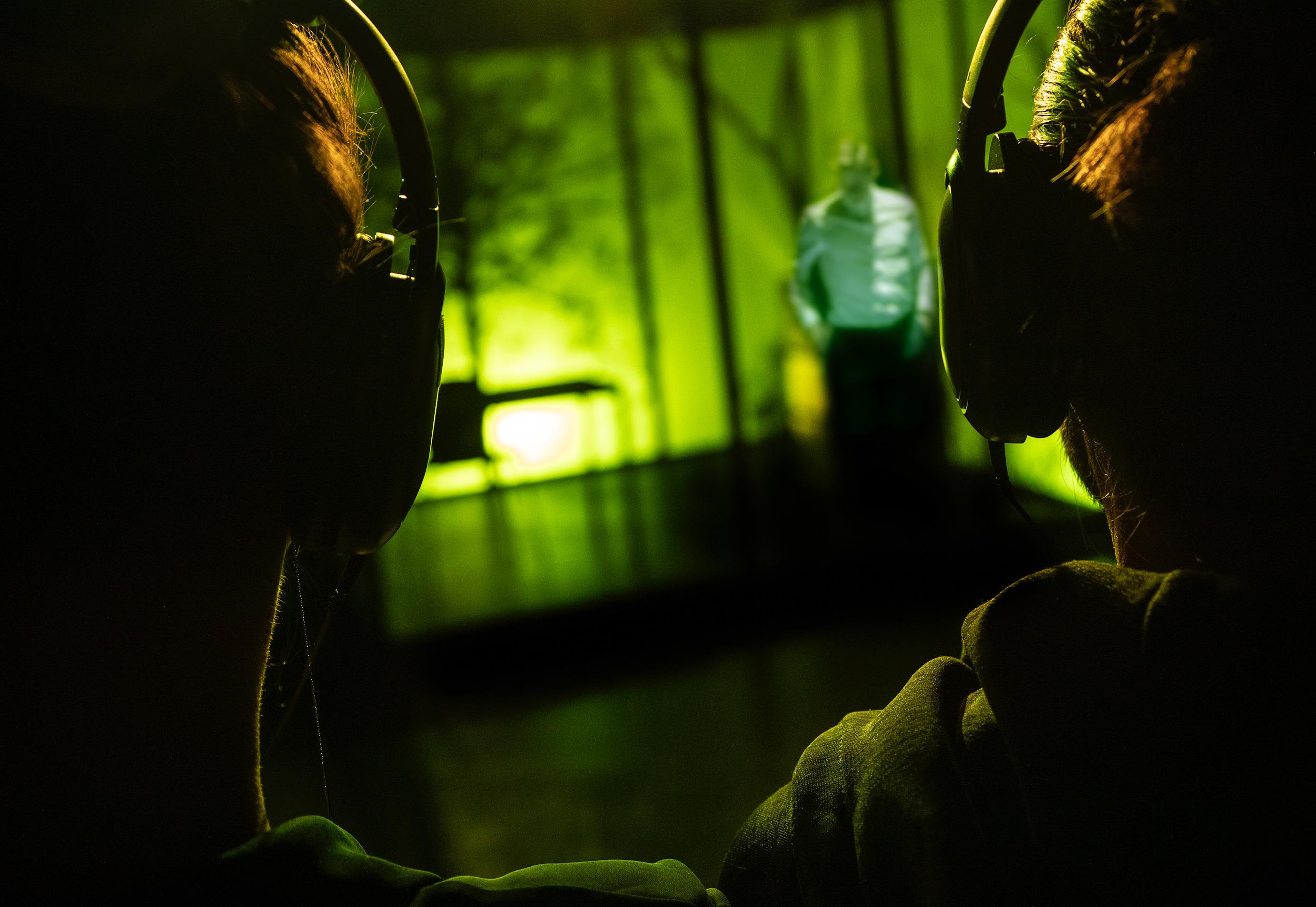 Teater Katapult from Denmark will present the award-winning theatre work "The Insider" in Hong Kong for the first time in December. Photo shows audience members wearing headphones while watching "The Insider", immersing themselves in an extraordinary sensory experience.
