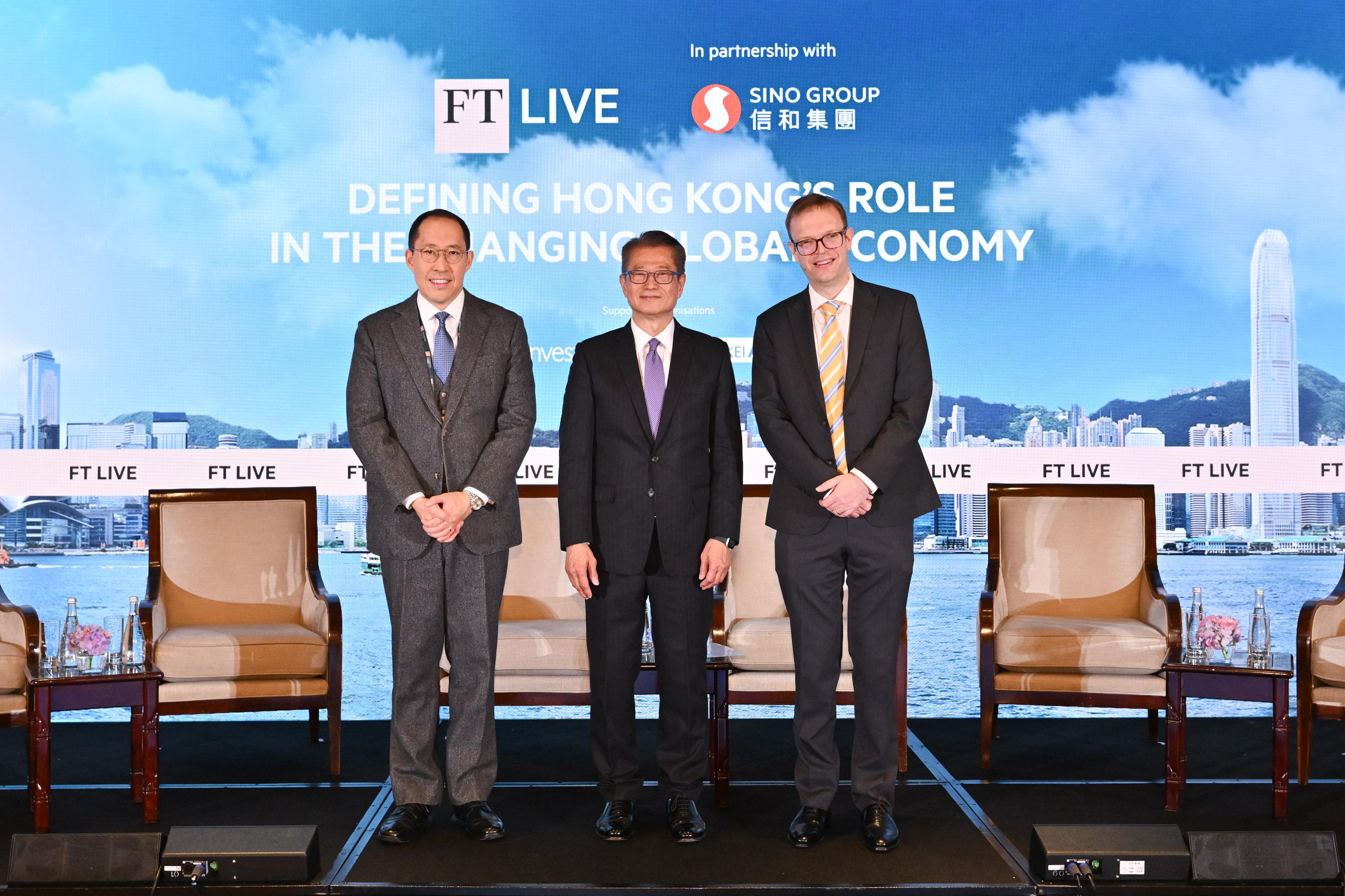 The Financial Secretary, Mr Paul Chan, attended the Defining Hong Kong's Role in the Changing Global Economy conference organised by the Financial Times and the Sino Group today (November 18). Photo shows (from left) the Chairman of the Sino Group, Mr Daryl Ng; Mr Chan, and the Asia Editor for the Financial Times, Mr Robin Harding, at the event.