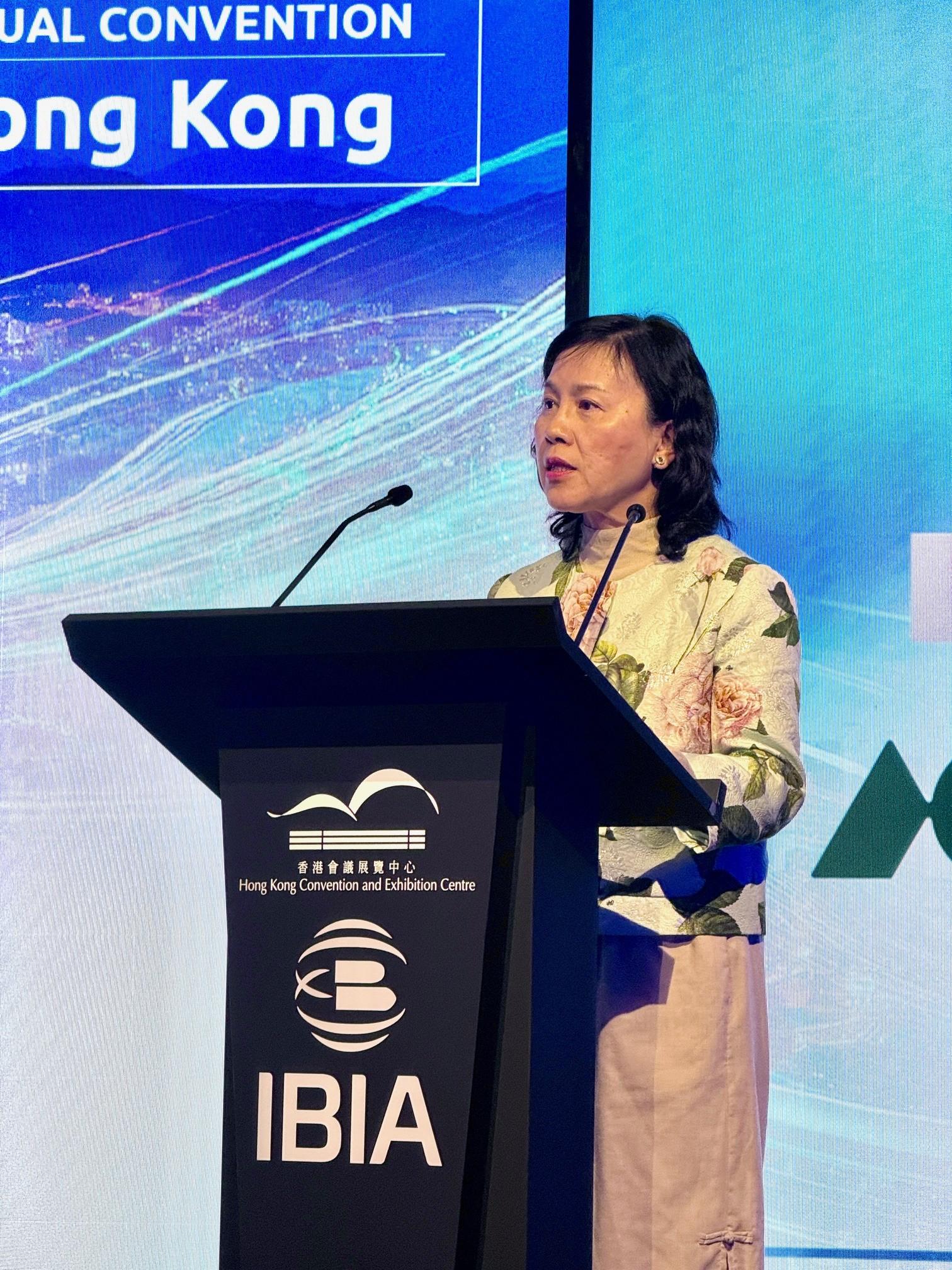 The Secretary for Transport and Logistics, Ms Mable Chan, attended the International Bunker Industry Association Annual Convention 2025 today (November 19). Photo shows Ms Chan delivering a speech at the convention.