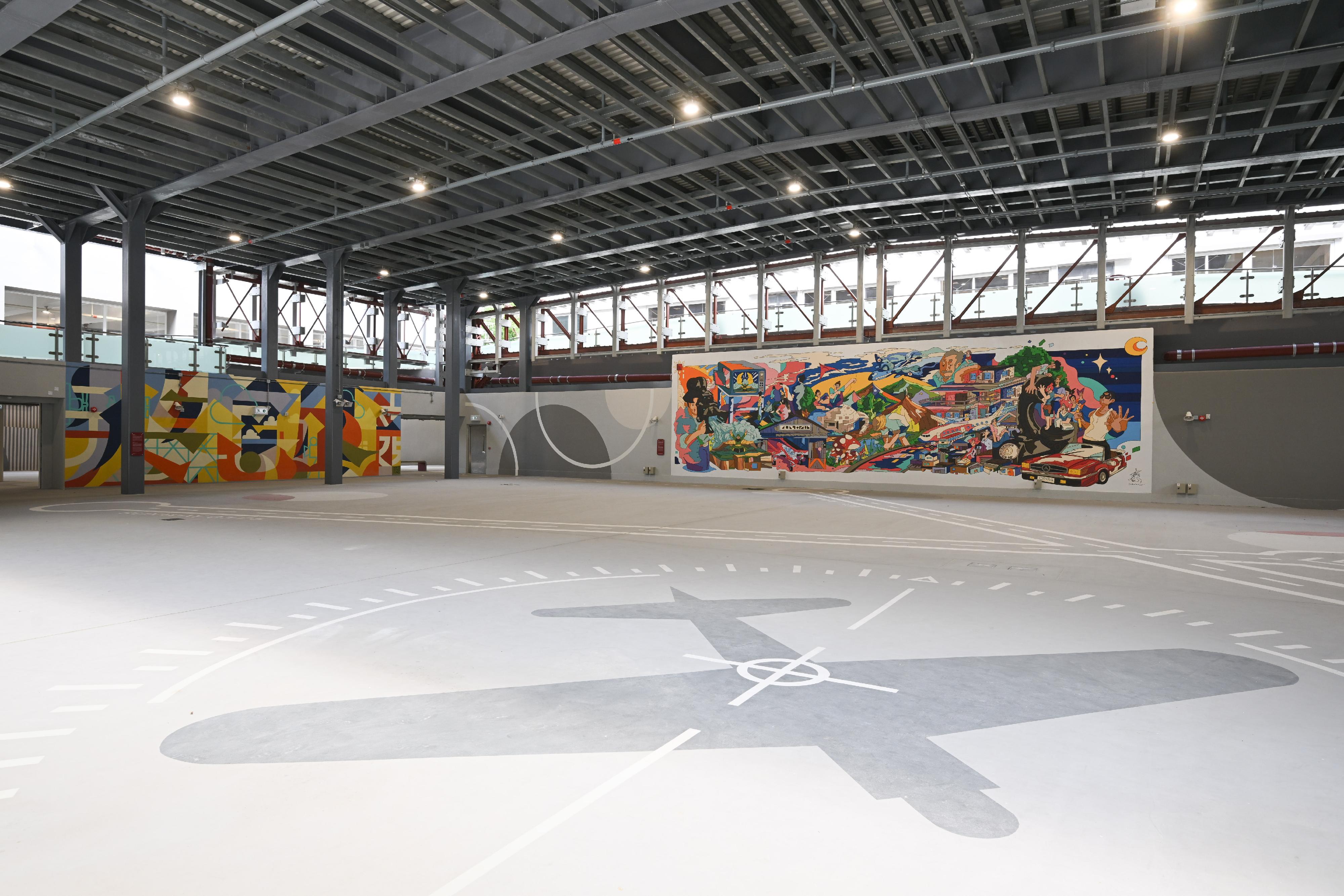 The Diamond Hill Water Feature Park, managed by the Leisure and Cultural Services Department, will be open for public use from tomorrow (November 21). The newly built park has a total area of about 26 400 square metres, providing a pleasant and relaxing leisure venue for public enjoyment. Photo shows the Hangar (a Grade III historic building with part of the components preserved).