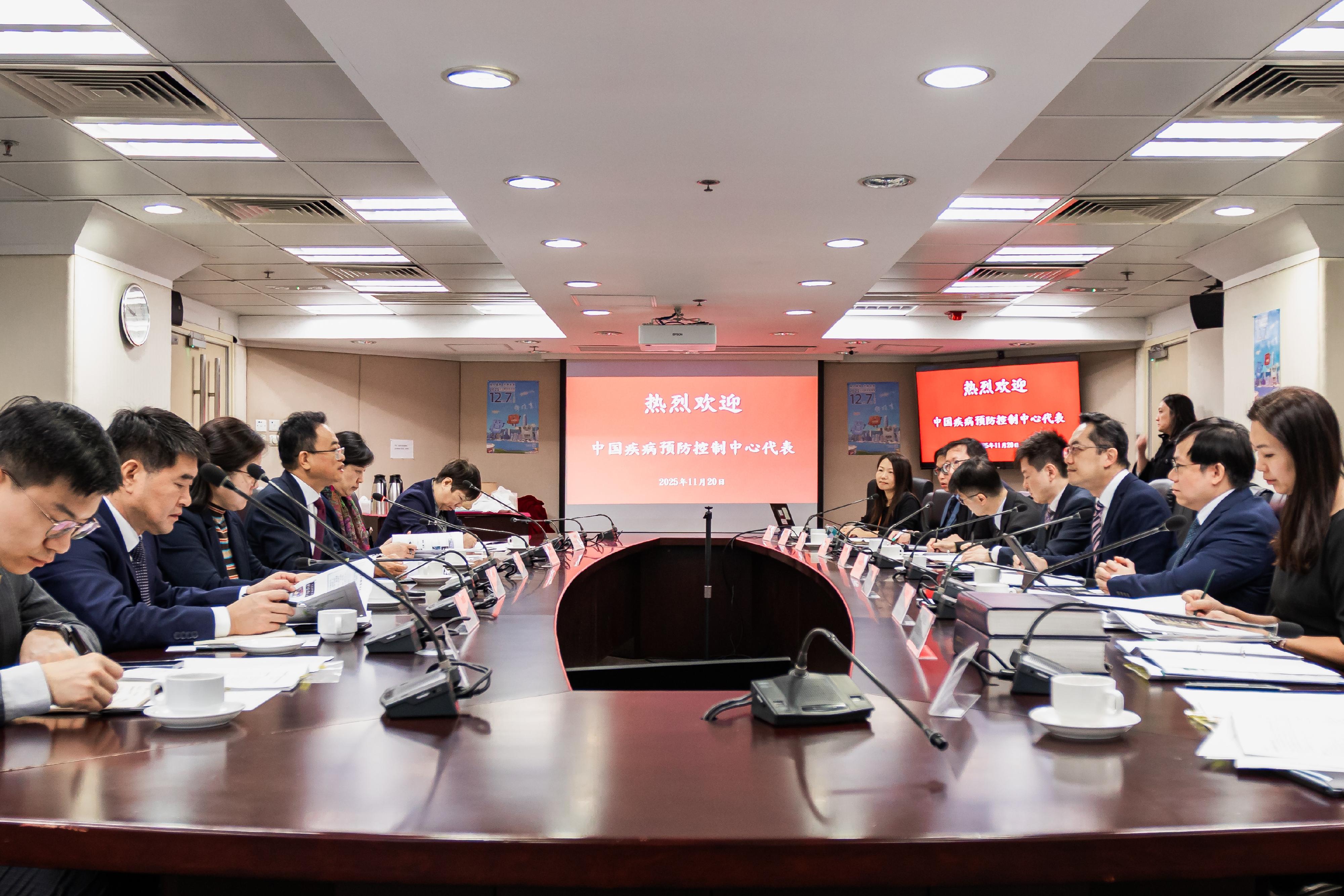 The Director of Health, Dr Ronald Lam (third right), today (November 20) met with the Director General of the Chinese Center for Disease Control and Prevention, Professor Wang Jianwei (fourth left), and his delegation at the Centre for Health Protection of the Department of Health. They conducted exchanges on Hong Kong's work and achievements in the management, surveillance, prevention and control of communicable diseases. 