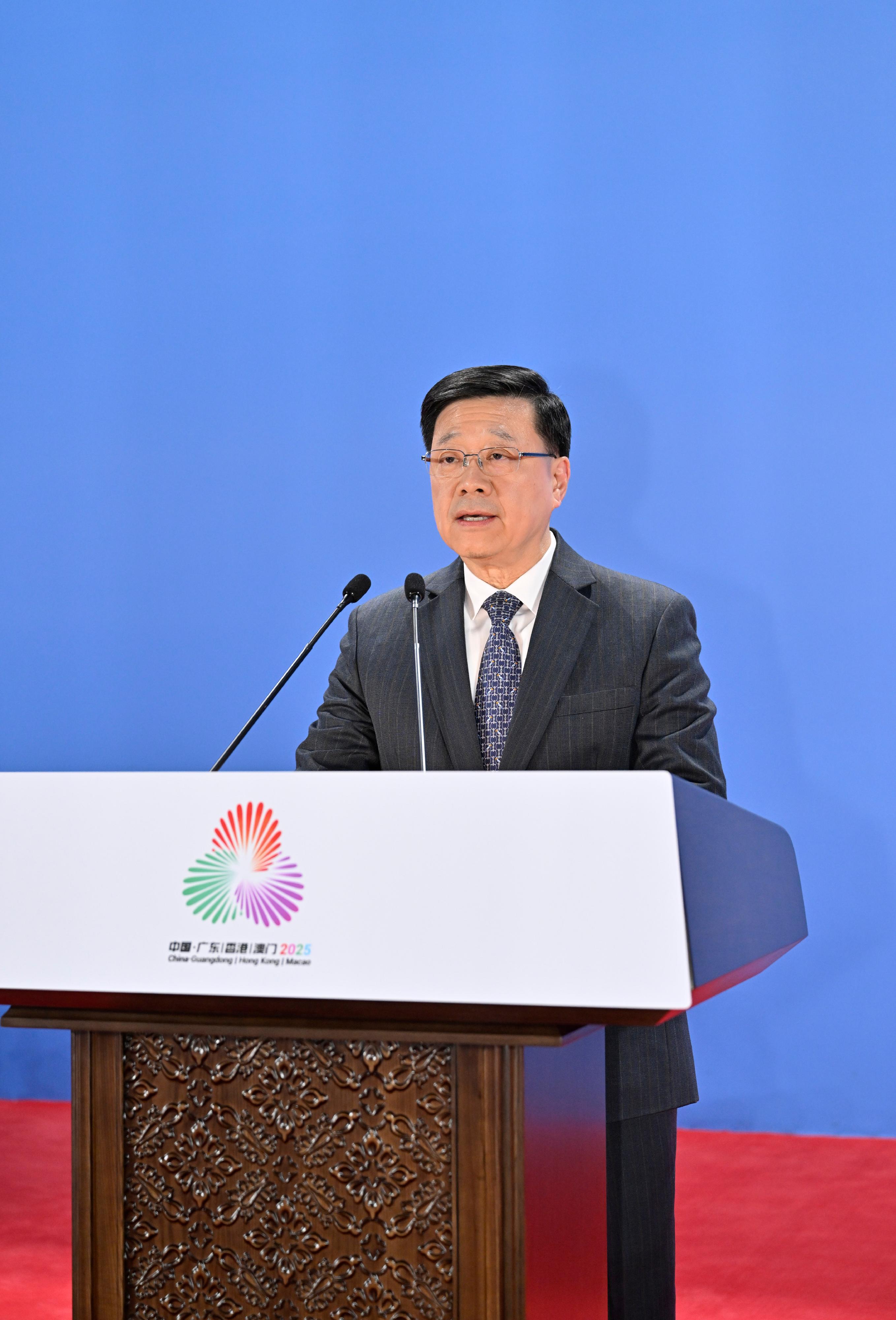 行政長官李家超今日（十一月二十一日）在深圳出席第十五屆全國運動會閉幕式並致辭。