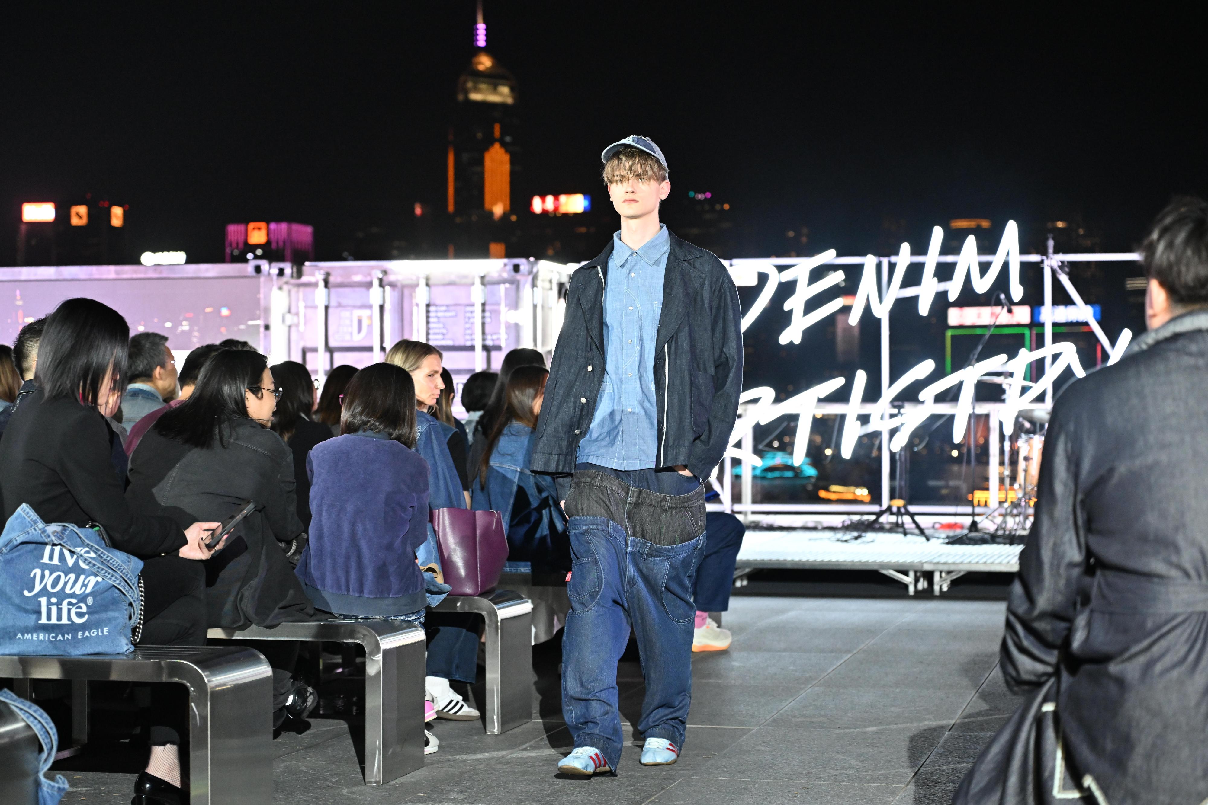The "4th Hong Kong Denim Festival – Denim Artistry" kicked off today (November 24) with the Denim Delight Party, presenting a denim fashion show infused with live music performances against the magnificent night view of the Victoria Harbour as the backdrop.
