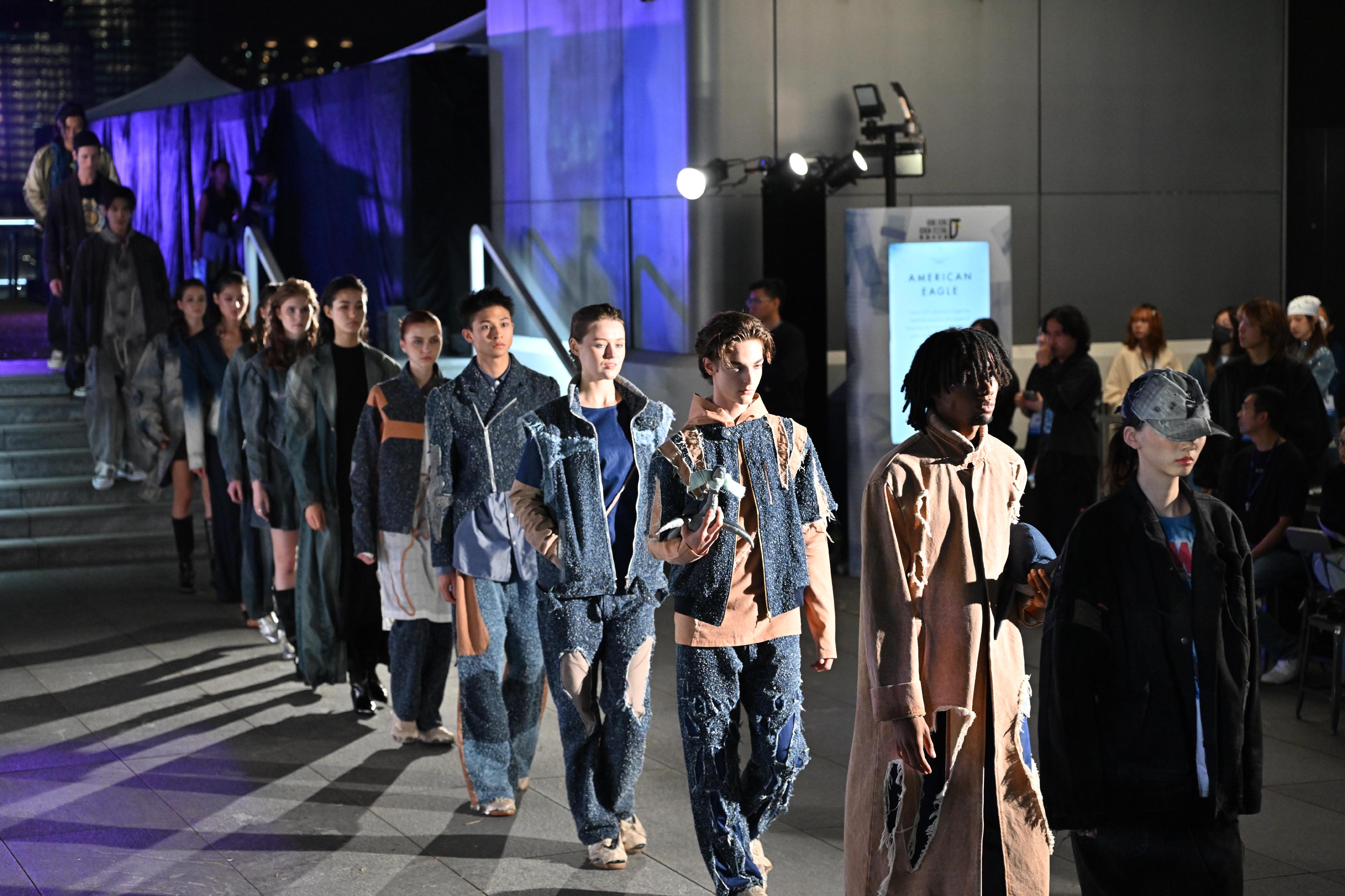 The "4th Hong Kong Denim Festival – Denim Artistry" kicked off today (November 24) with the Denim Delight Party, featuring innovative designs by emerging local denim artists through blending denim culture and music.
