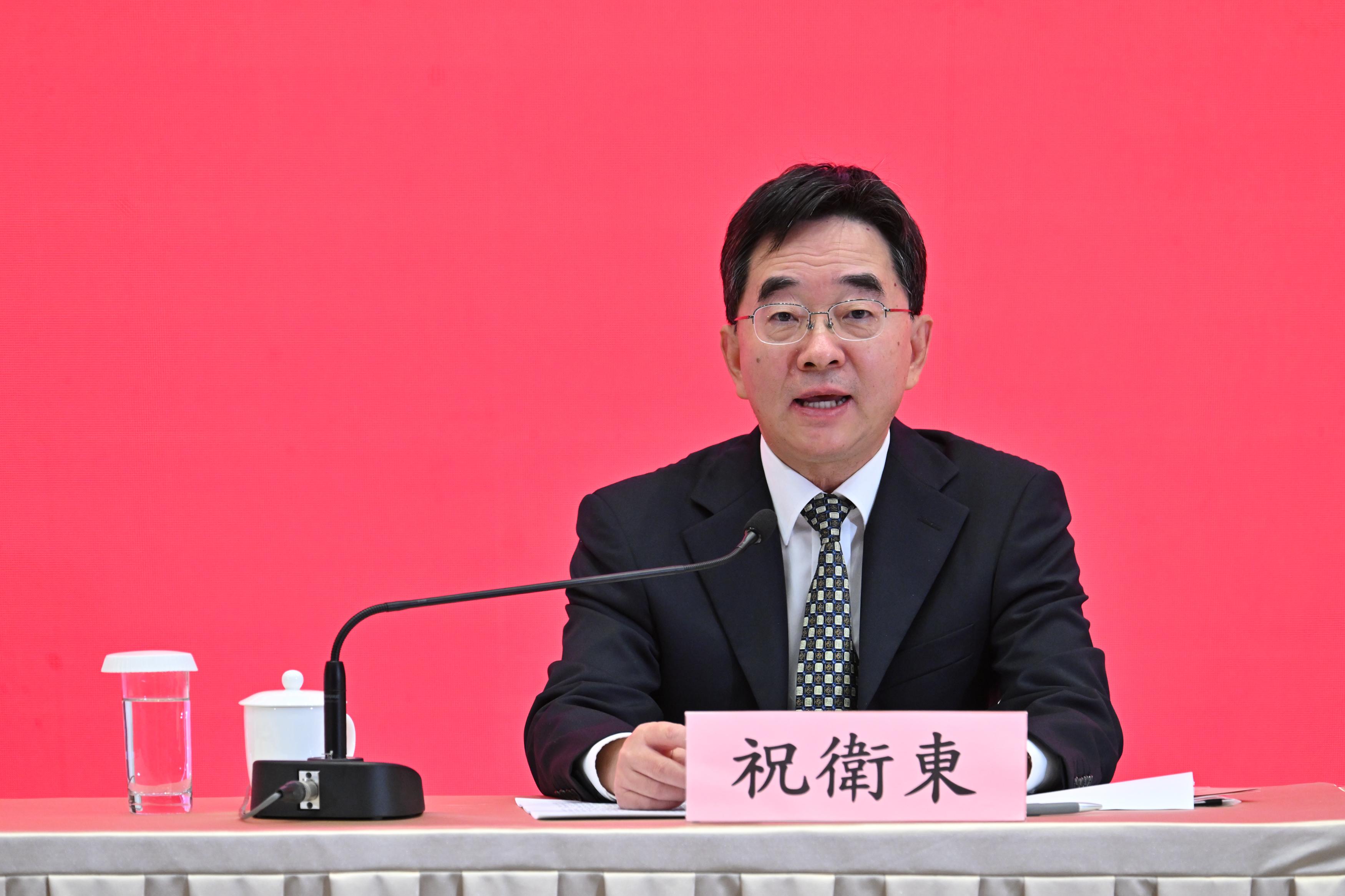 The Hong Kong Special Administrative Region Government today (November 24) held the first seminar to promote the spirit of the Fourth Plenary Session of the 20th CPC Central Committee at the Central Government Offices. Photo shows the member of the publicity delegation, the Deputy Director of the Office of the Central Commission for Financial and Economic Affairs and Deputy Director of the Office of the Central Leading Group for Rural Affairs, CPC, Mr Zhu Weidong, speaking at the seminar held at the Central Government Offices, Tamar.