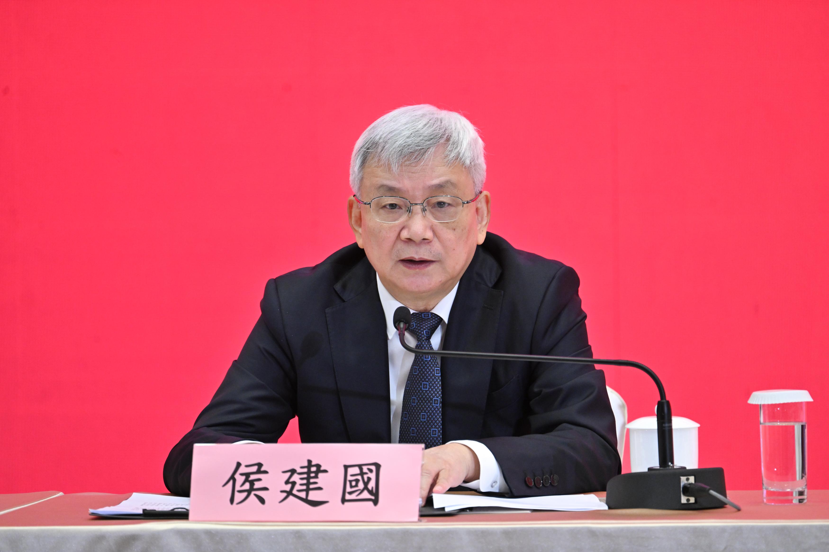 The Hong Kong Special Administrative Region Government today (November 24) held the first seminar to promote the spirit of the Fourth Plenary Session of the 20th CPC Central Committee at the Central Government Offices. Photo shows the member of the publicity delegation, the President of the Chinese Academy of Sciences, Mr Hou Jianguo, speaking at the seminar held at the Central Government Offices, Tamar.