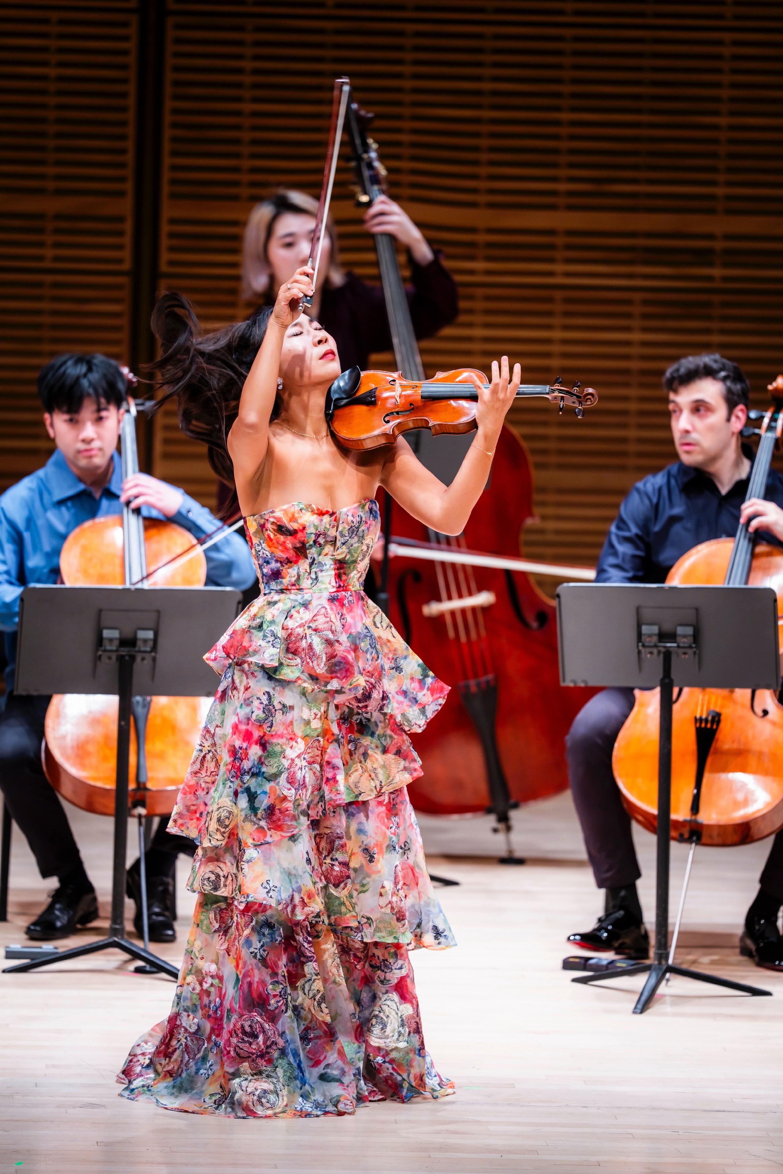 A New York audience embarked on a captivating musical journey at "Four Seasons: A Journey of 1725 – 2025", a concert presented by Hong Kong music talent and supported by the Hong Kong Economic and Trade Office, New York (New York ETO) at the prestigious Carnegie Hall on November 22 (New York time). (Photo source: Chris Lee)