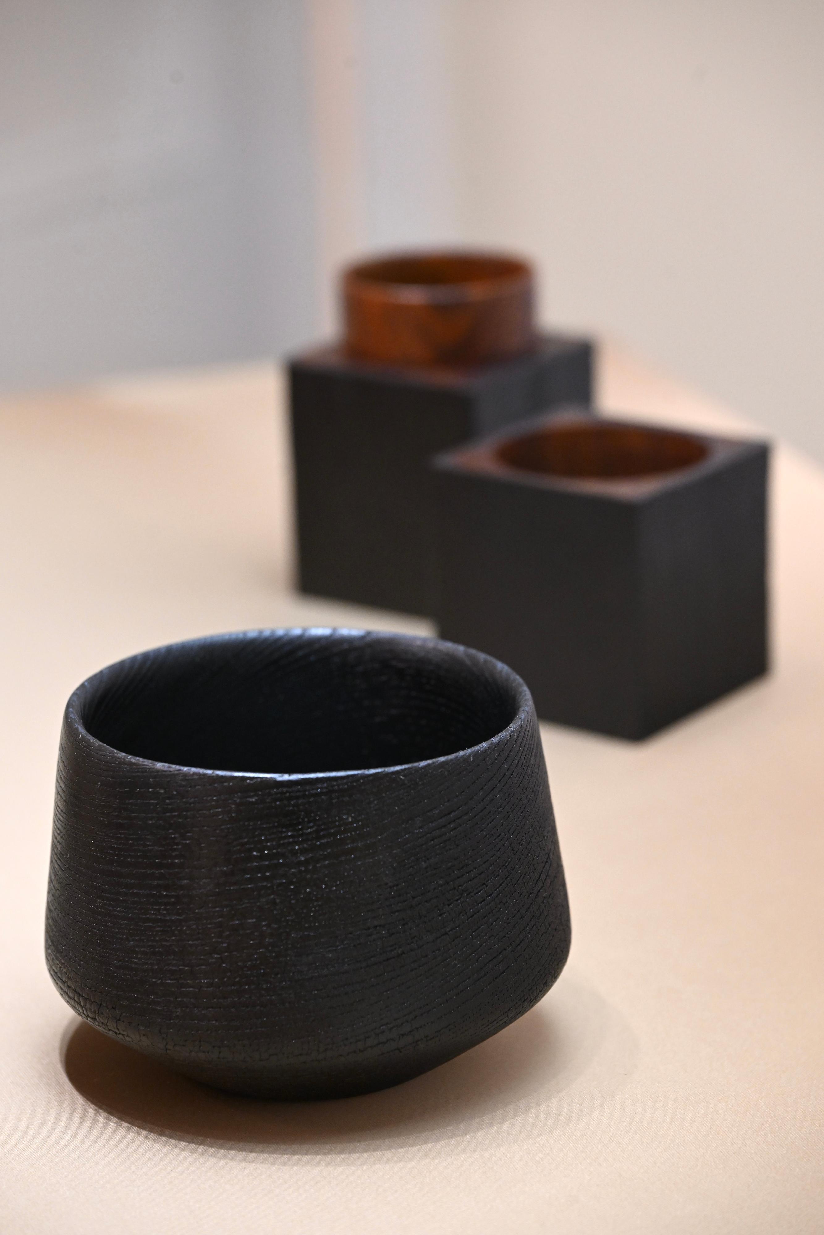 The Flagstaff House Museum of Tea Ware will stage the "Hong Kong Artist Dialogue Series: Shape of Tea" exhibition starting from tomorrow (November 26), featuring 35 sets of tea ware from the museum's collections, along with 20 sets of new works created by wood artist Yan Yung and bamboo artist Inkgo Lam. Photo shows Yung's "Burnt" lacquer tea ware that highlight the natural grains of wood.