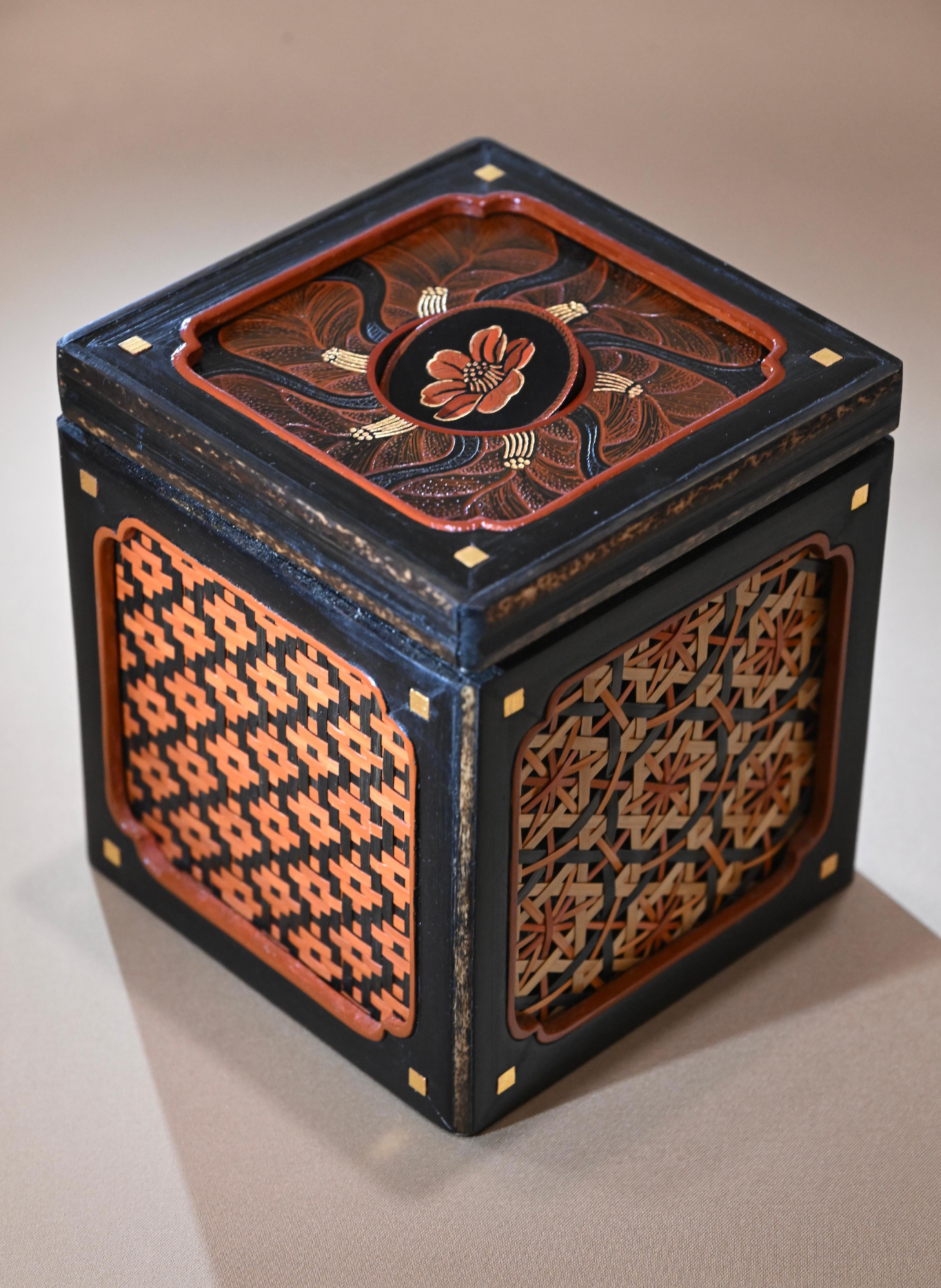 The Flagstaff House Museum of Tea Ware will stage the "Hong Kong Artist Dialogue Series: Shape of Tea" exhibition starting from tomorrow (November 26), featuring 35 sets of tea ware from the museum's collections, along with 20 sets of new works created by wood artist Yan Yung and bamboo artist Inkgo Lam. Photo shows Lam's "Hong Kong camellia" five-wall bamboo woven tea caddy featuring a reserved panel in the shape of the ya character.