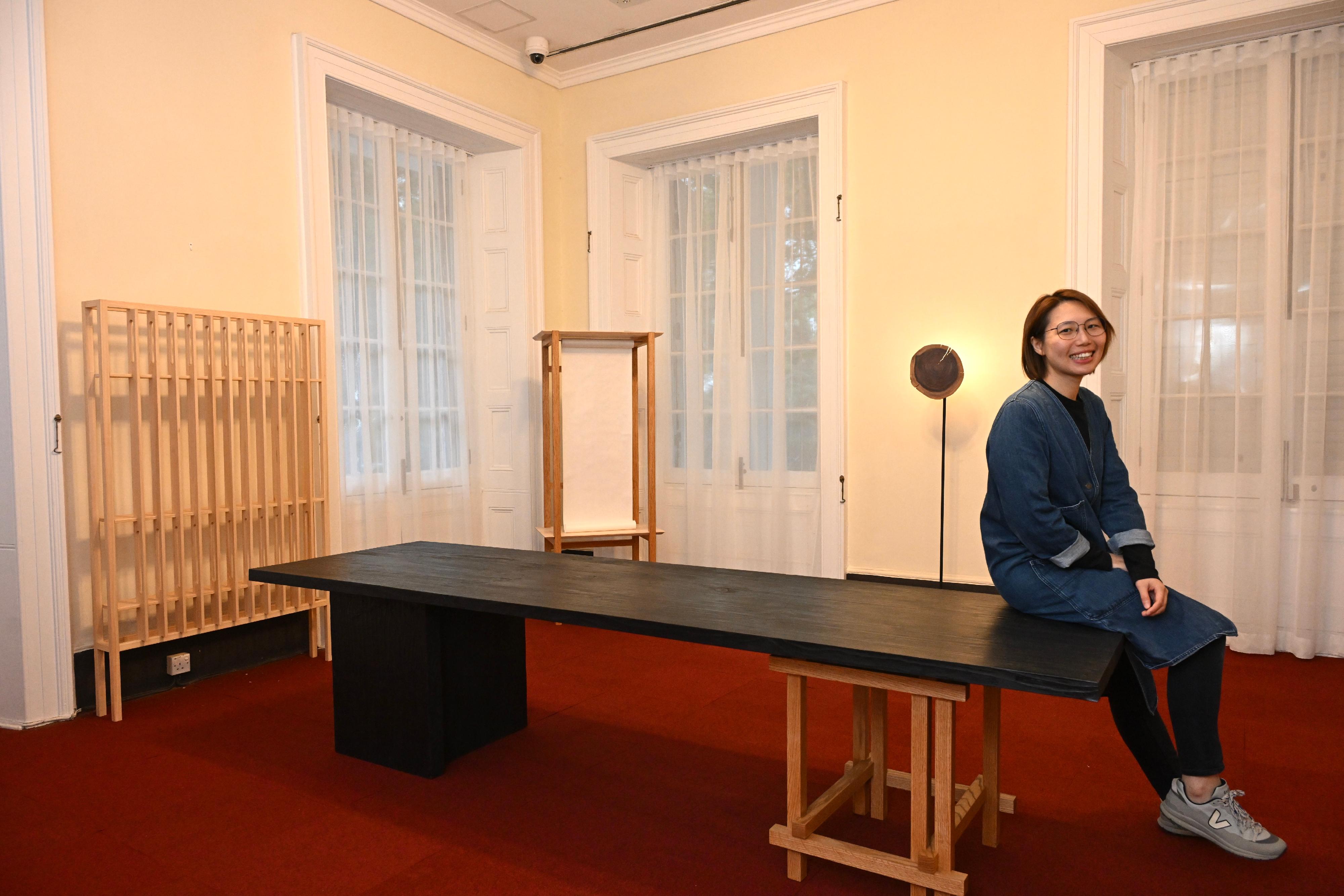 The Flagstaff House Museum of Tea Ware will stage the "Hong Kong Artist Dialogue Series: Shape of Tea" exhibition starting from tomorrow (November 26), featuring 35 sets of tea ware from the museum's collections, along with 20 sets of new works created by wood artist Yan Yung and bamboo artist Inkgo Lam. Photo shows Yung and the tea room meticulously constructed by her, providing visitors with a space to relax and reflect. Various tea-related demonstration activities will also be held in the tea room.