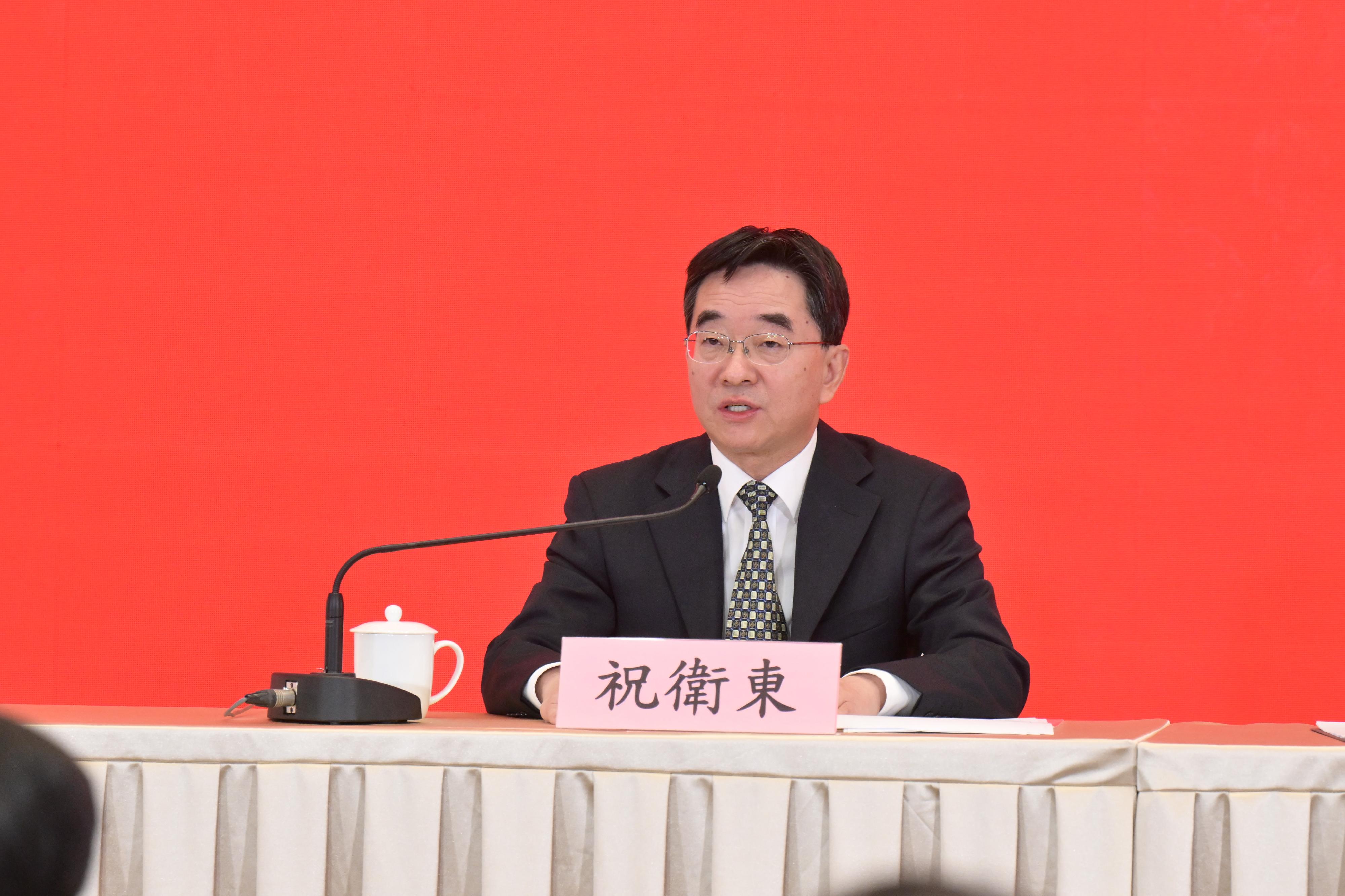 The Hong Kong Special Administrative Region Government today (November 25) held the second seminar to promote the spirit of the Fourth Plenary Session of the 20th CPC Central Committee at Central Government Offices, Tamar. Photo shows the member of the publicity delegation, the Deputy Director of the Office of the Central Commission for Financial and Economic Affairs and Deputy Director of the Office of the Central Leading Group for Rural Affairs, CPC, Mr Zhu Weidong, speaking at the seminar held at the Central Government Offices, Tamar.