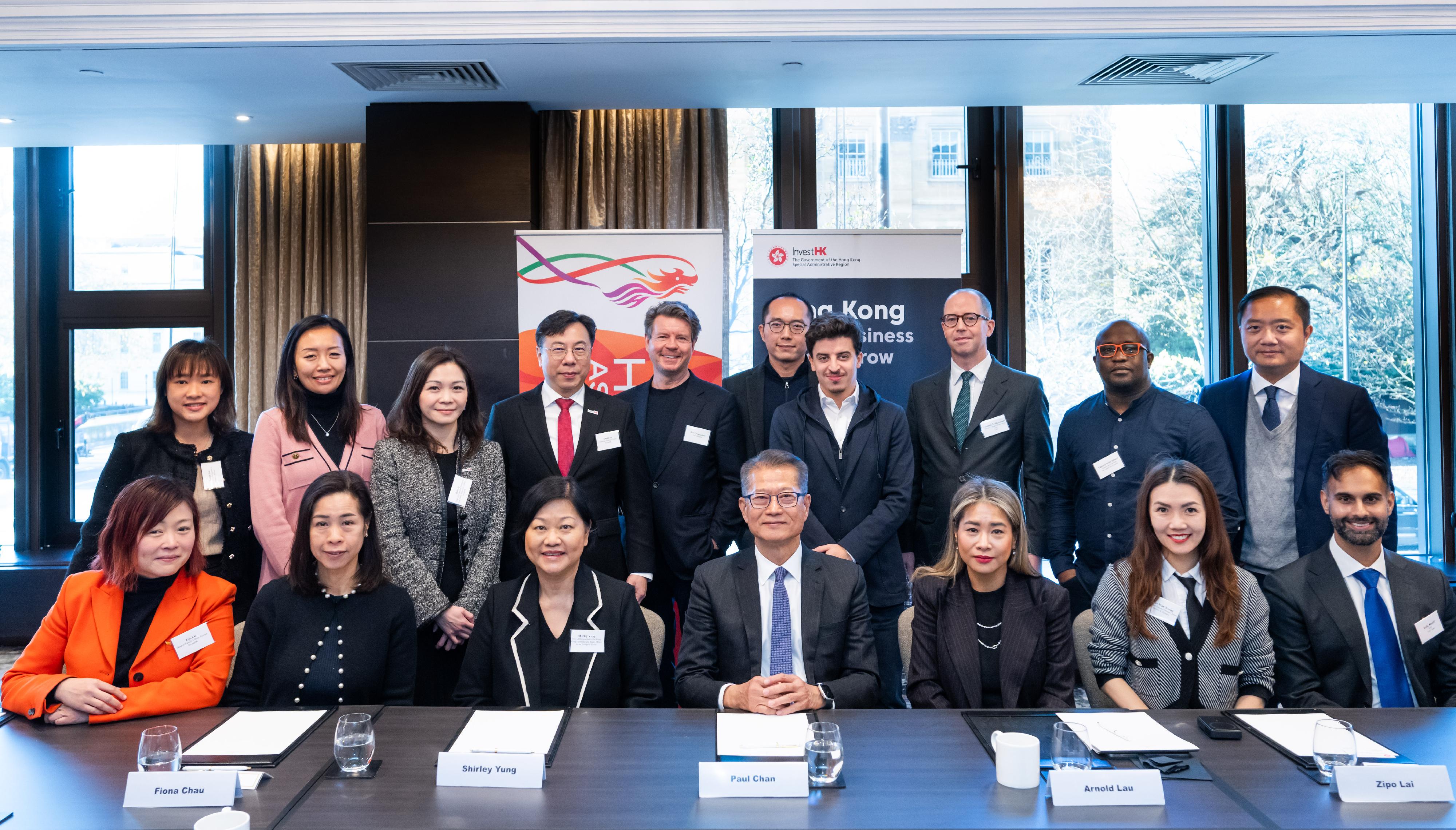 The Financial Secretary, Mr Paul Chan, arrived in London yesterday (November 25, London time) to begin his visit. Photo shows Mr Chan (front row, centre) meeting with representatives from family offices from Europe, the Middle East and Asia.