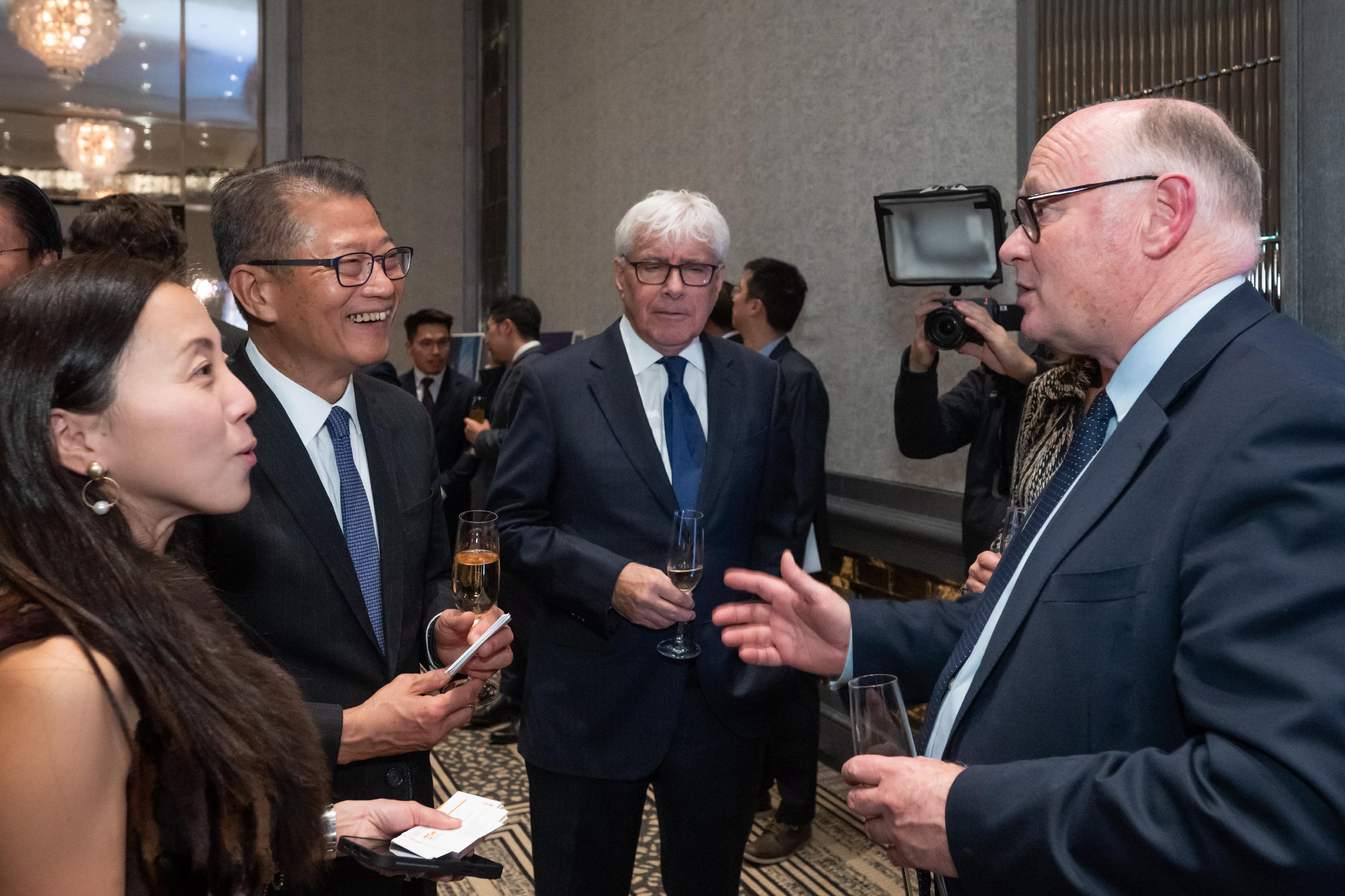 The Financial Secretary, Mr Paul Chan, arrived in London yesterday (November 25, London time) to begin his visit. Photo shows Mr Chan (second left) engaging with other guests at the Hong Kong Dinner hosted by the Hong Kong Trade Development Council.