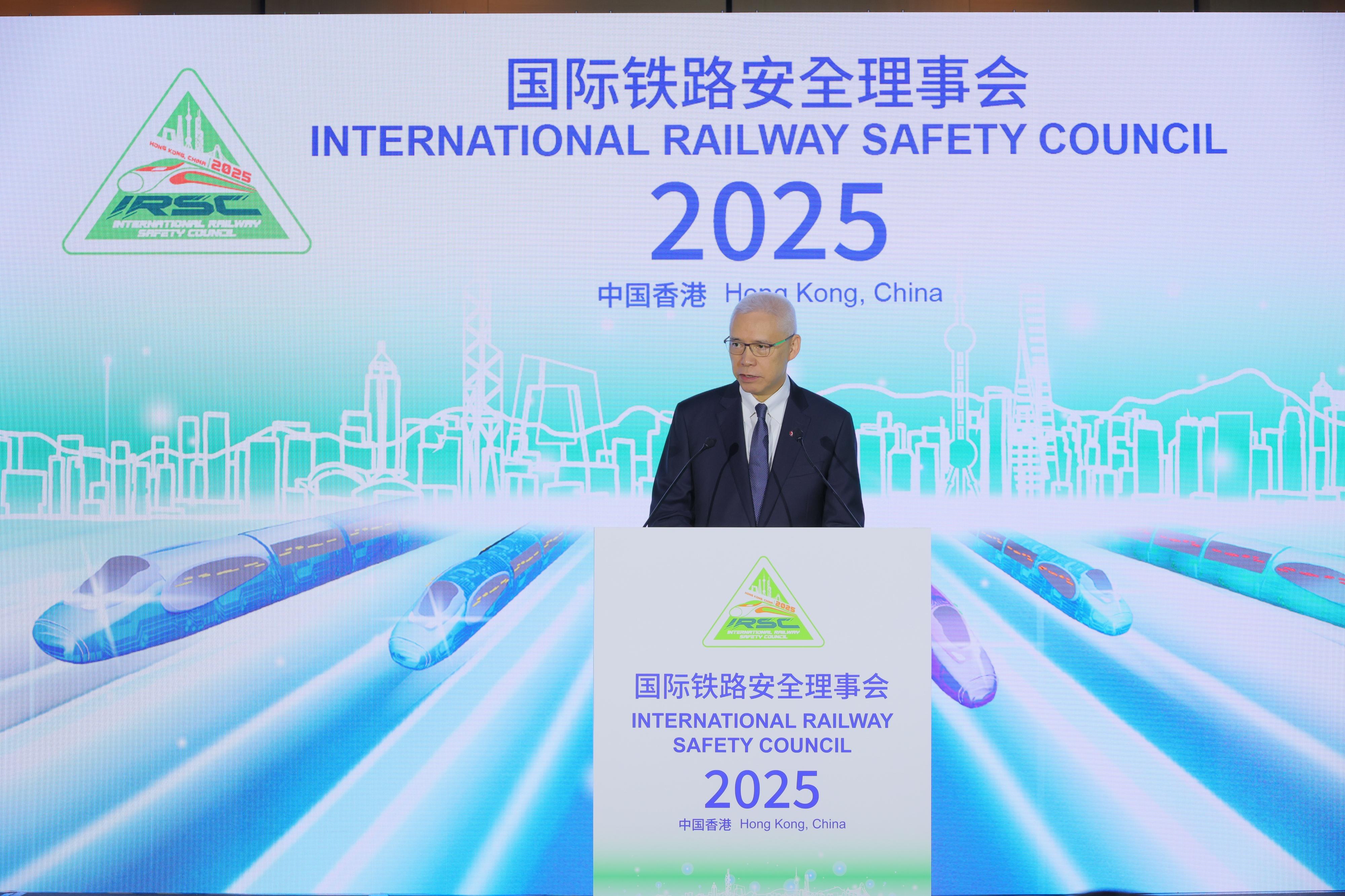 The 35th International Railway Safety Council Annual Conference commenced in Hong Kong today (November 26). Photo shows the Chairman of the Mass Transit Railway Corporation Limited, Dr Rex Auyeung, delivering a welcome address at the conference.