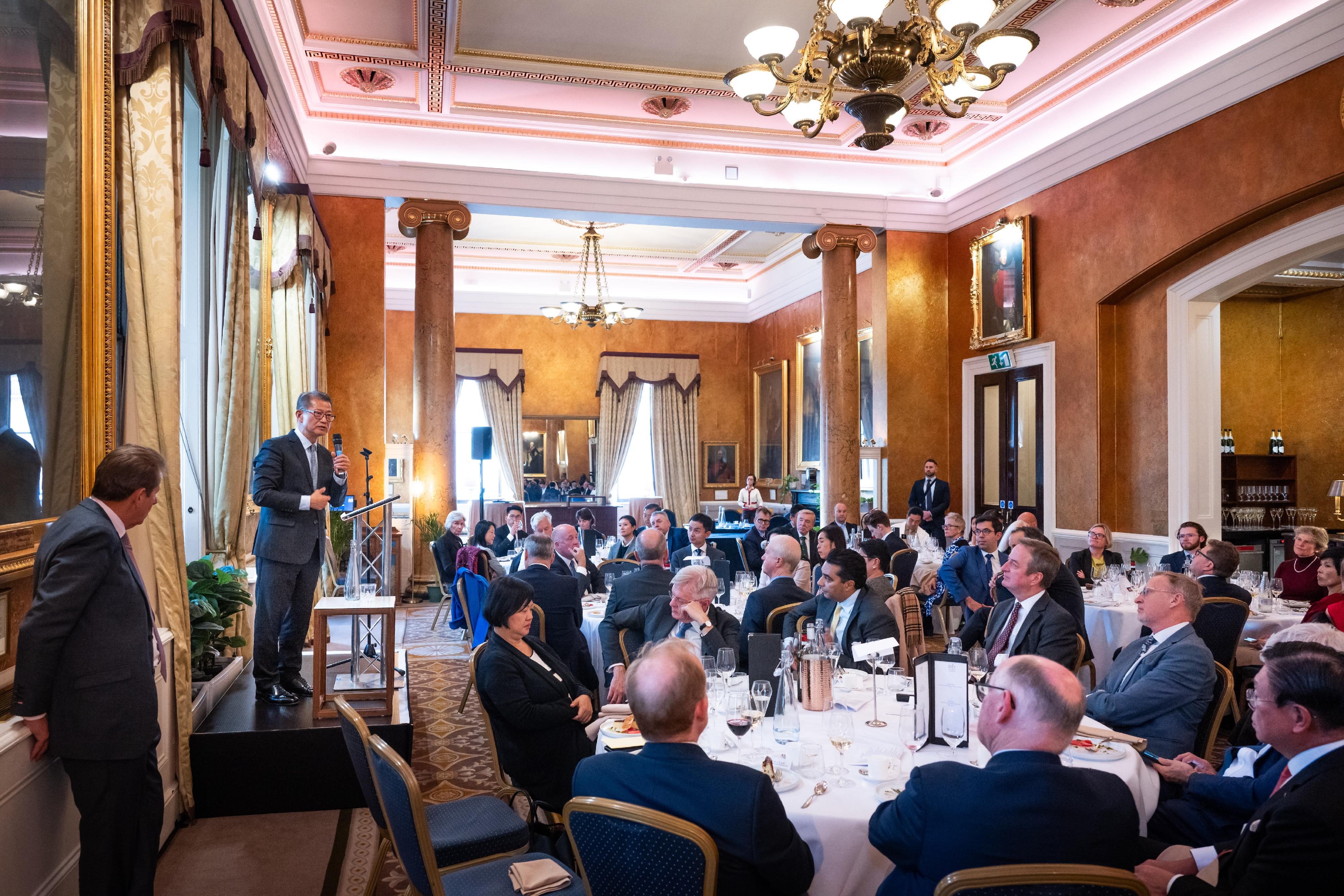 The Financial Secretary, Mr Paul Chan, attended the Hong Kong Association Luncheon in London, the United Kingdom, on November 26 (London time). Photo shows Mr Chan delivering a speech at the luncheon.
