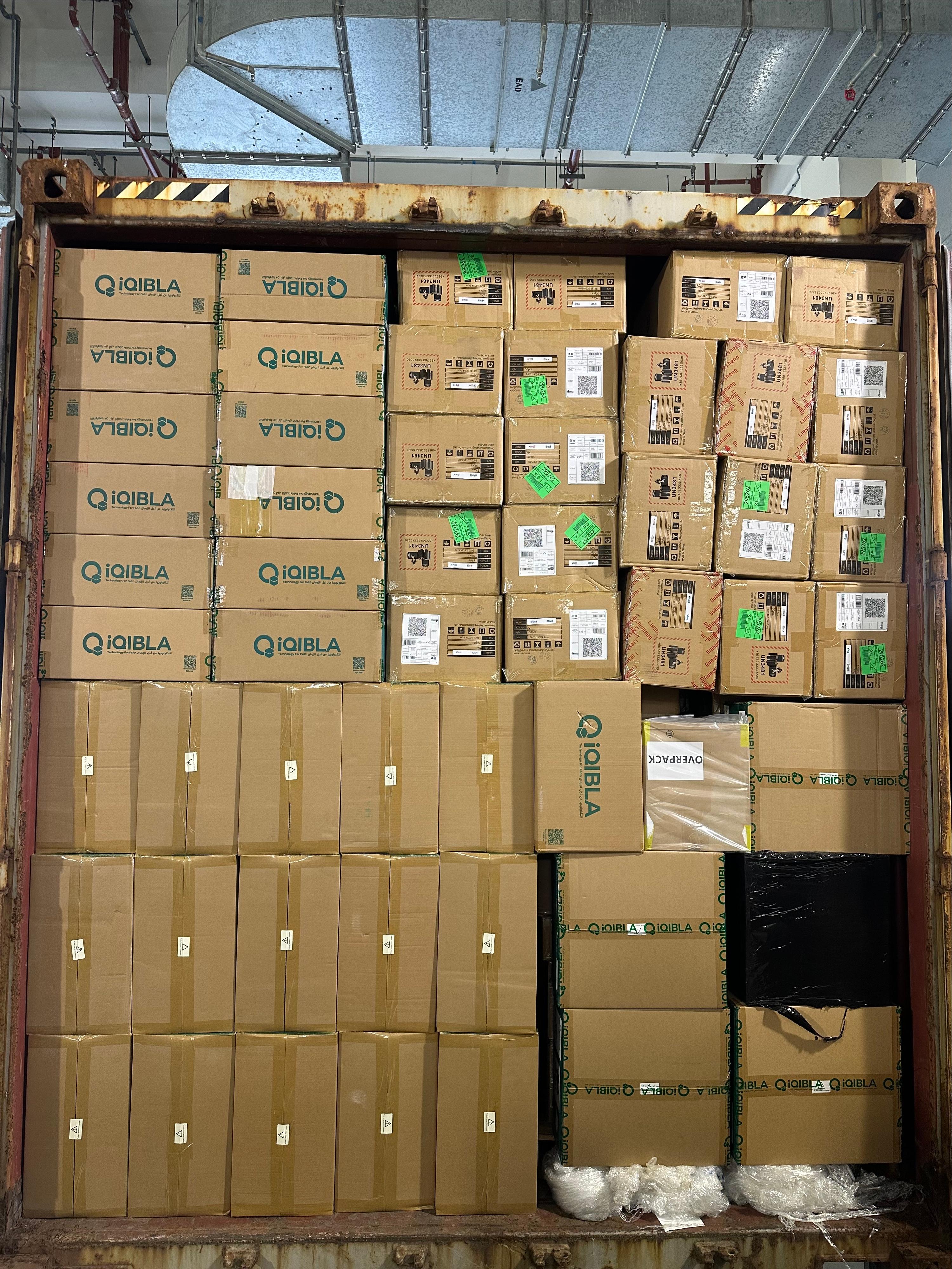 Hong Kong Customs detected a suspected smuggling case involving an ocean-going vessel on November 19. A large batch of suspected smuggled goods with an estimated market value of about $195 million was seized. Photo shows the container involved in the case. Apart from the declared tally counters and watches which were placed near the container doors, Customs officers found a large batch of suspected smuggled goods in the container.