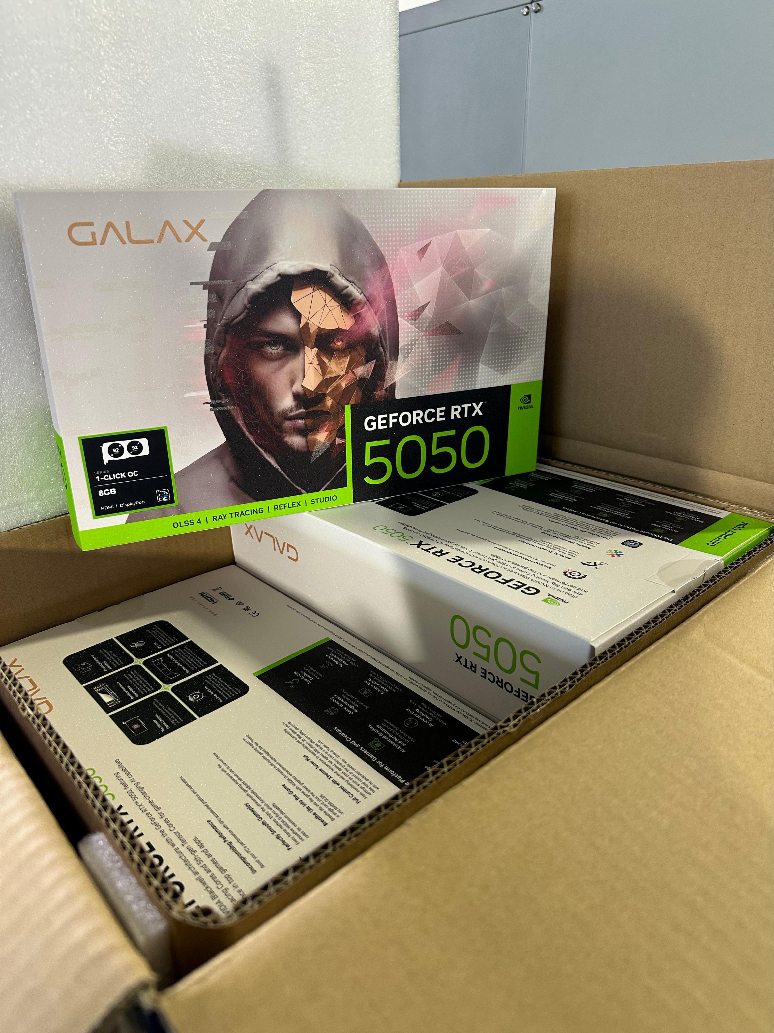 Hong Kong Customs detected a suspected smuggling case involving an ocean-going vessel on November 19. A large batch of suspected smuggled goods with an estimated market value of about $195 million was seized. Photo shows electronic products seized.