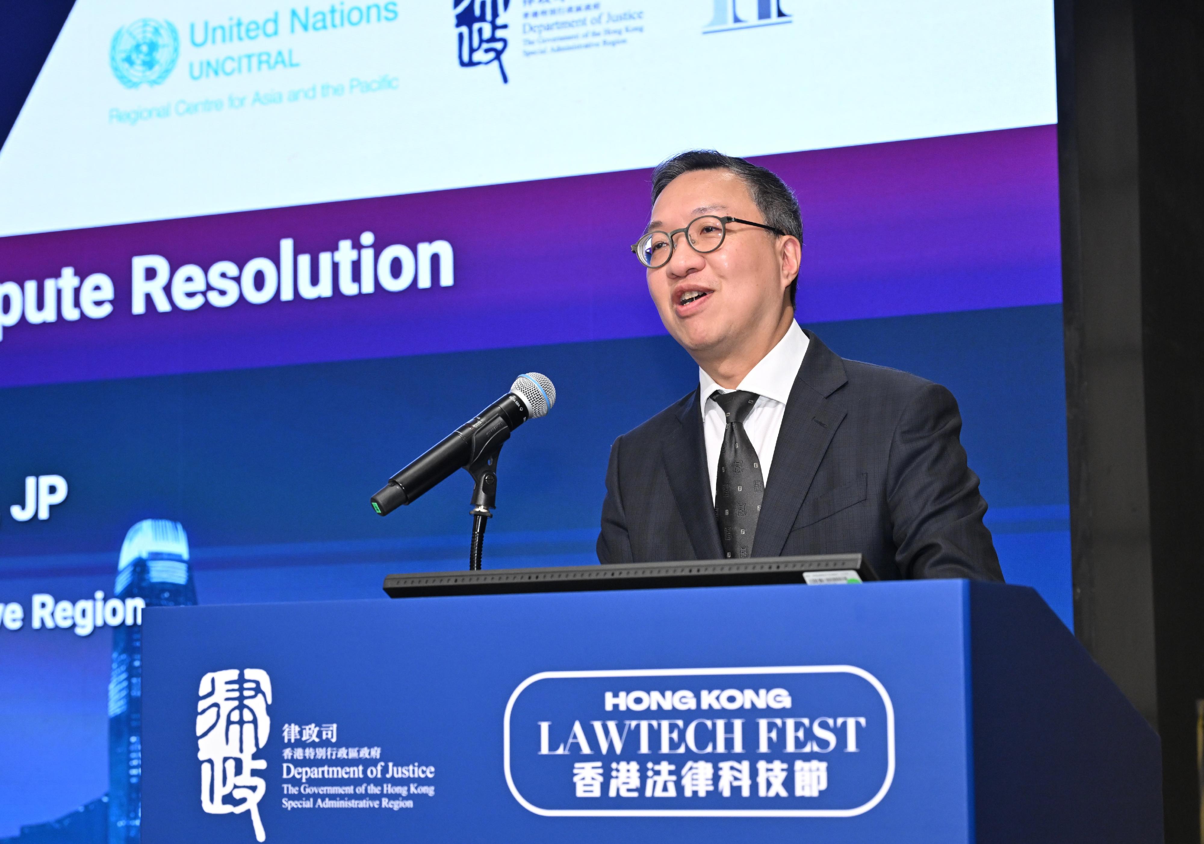 The Secretary for Justice, Mr Paul Lam, SC, delivers welcome remarks at the 6th UNCITRAL Asia Pacific Judicial Summit 2025 - Judicial Roundtable under Hong Kong Legal Week 2025 today (December 2).