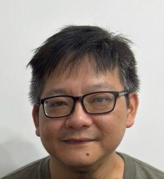Cheng Cheuk-wa, aged 49, is about 1.8 metres tall and of medium build. He has a round face with yellow complexion and short black hair. He was last seen wearing a dark-coloured long-sleeved jacket, dark-coloured trousers, light-coloured shoes and a pair of black-rimmed glasses.
