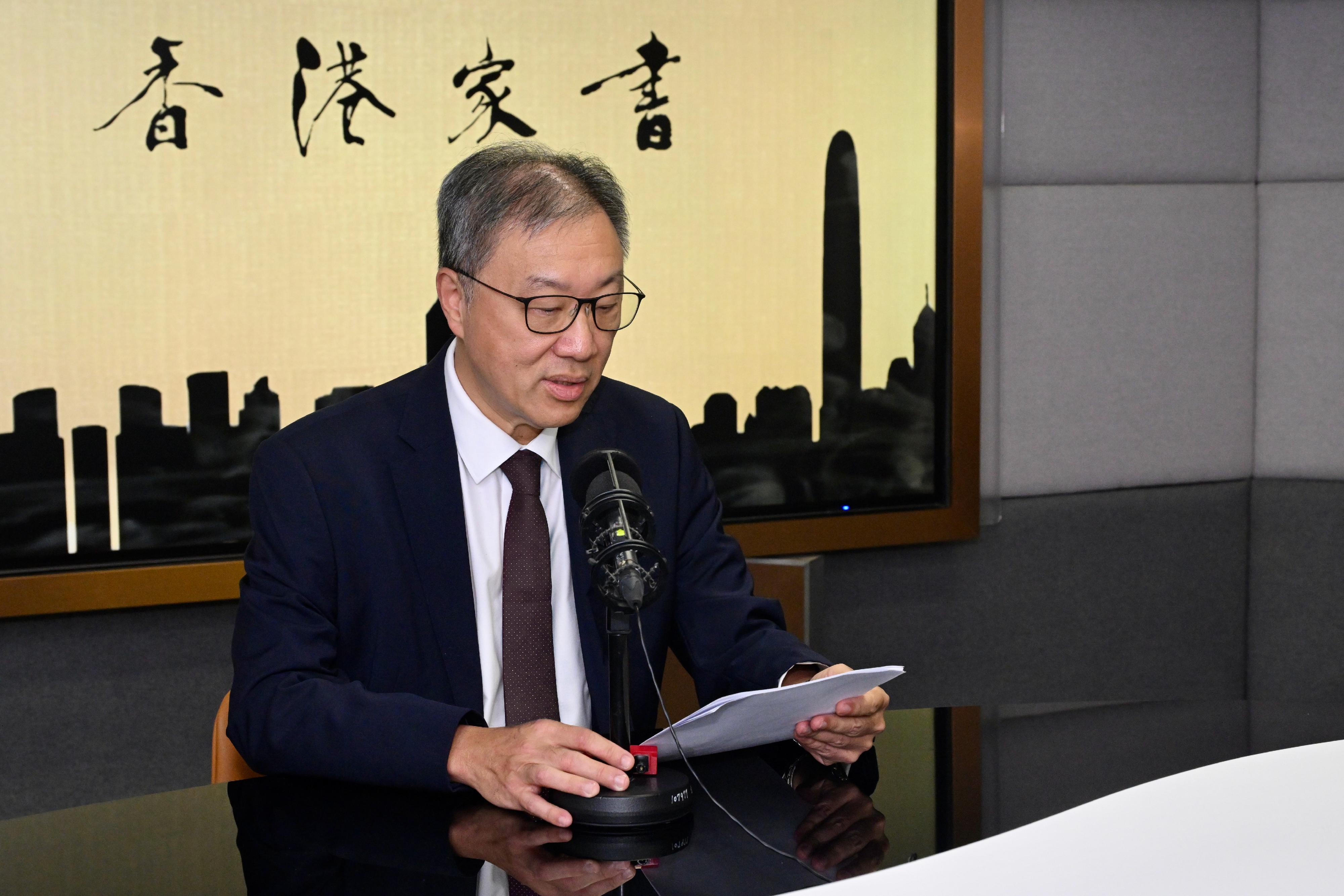 选举管理委员会主席陆启康法官今日(十二月六日)发表《香港家书》。