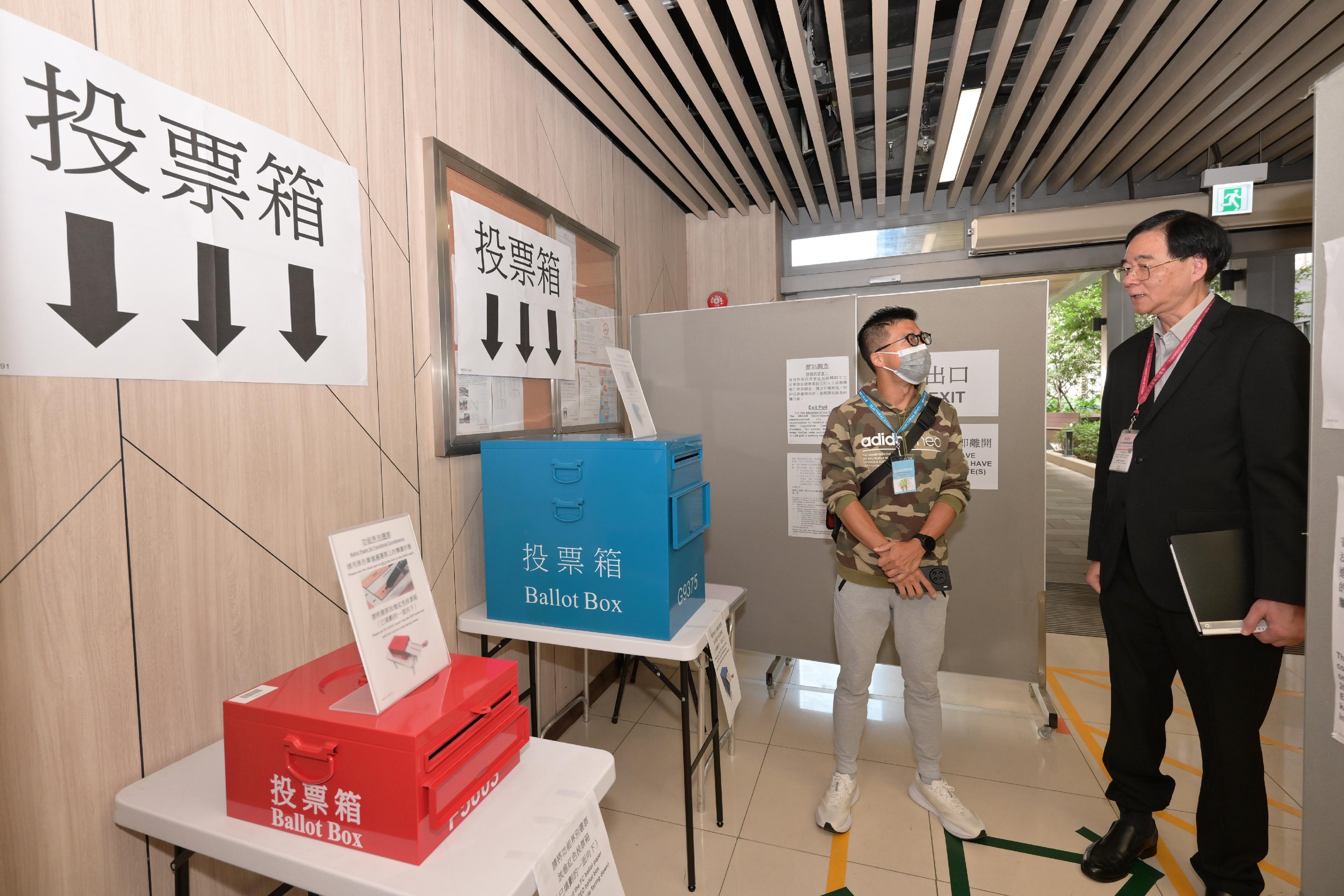 Electoral Affairs Commission member Professor Daniel Shek (right) visits the Outreach Polling Station for Residential Care Homes of the 2025 Legislative Council General Election at Kwu Tung North Multi-welfare Services Complex this morning (December 6) to inspect the preparatory work of the electoral staff.