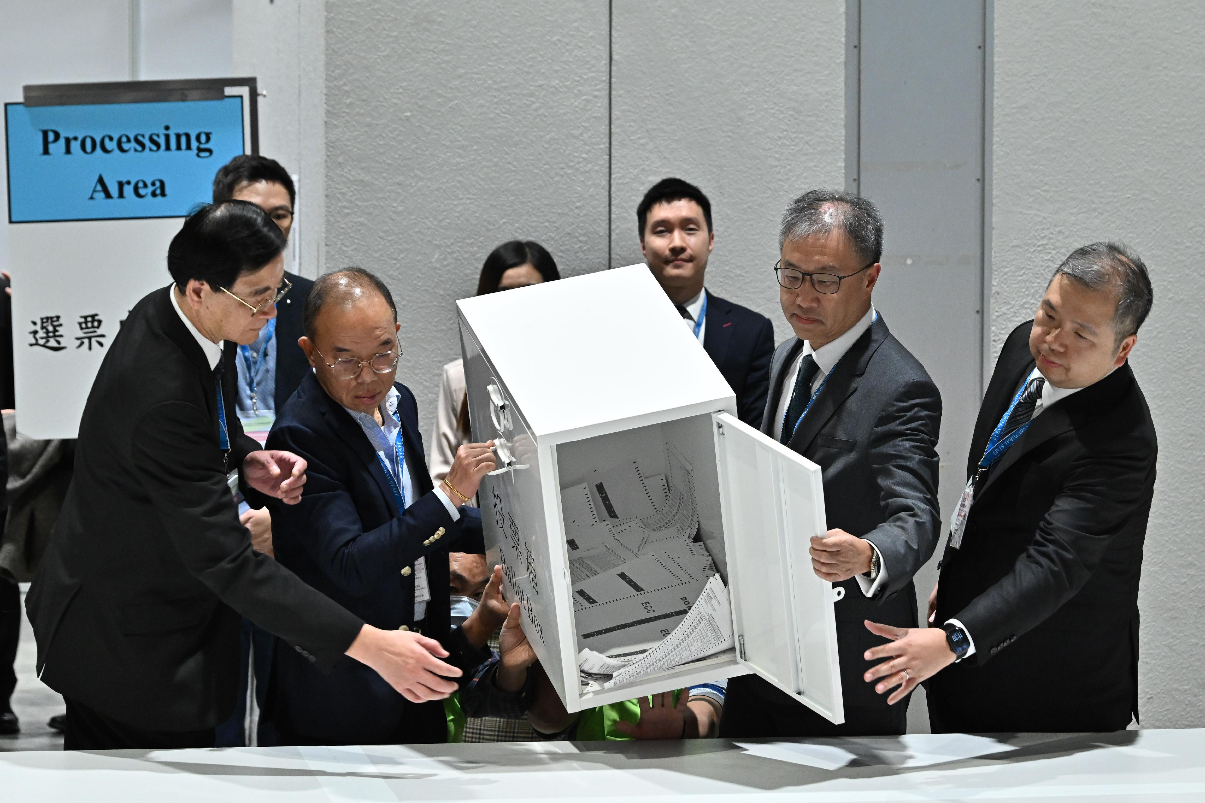 The Chairman of the Electoral Affairs Commission (EAC), Mr Justice David Lok (second right), and the Secretary for Constitutional and Mainland Affairs, Mr Erick Tsang Kwok-wai (second left), last night (December 7) emptied a ballot box at the Central Counting Station of the 2025 Legislative Council General Election located at the Hong Kong Convention and Exhibition Centre. Also present are EAC members Professor Daniel Shek (first left) and Mr Bernard Man, SC (first right).